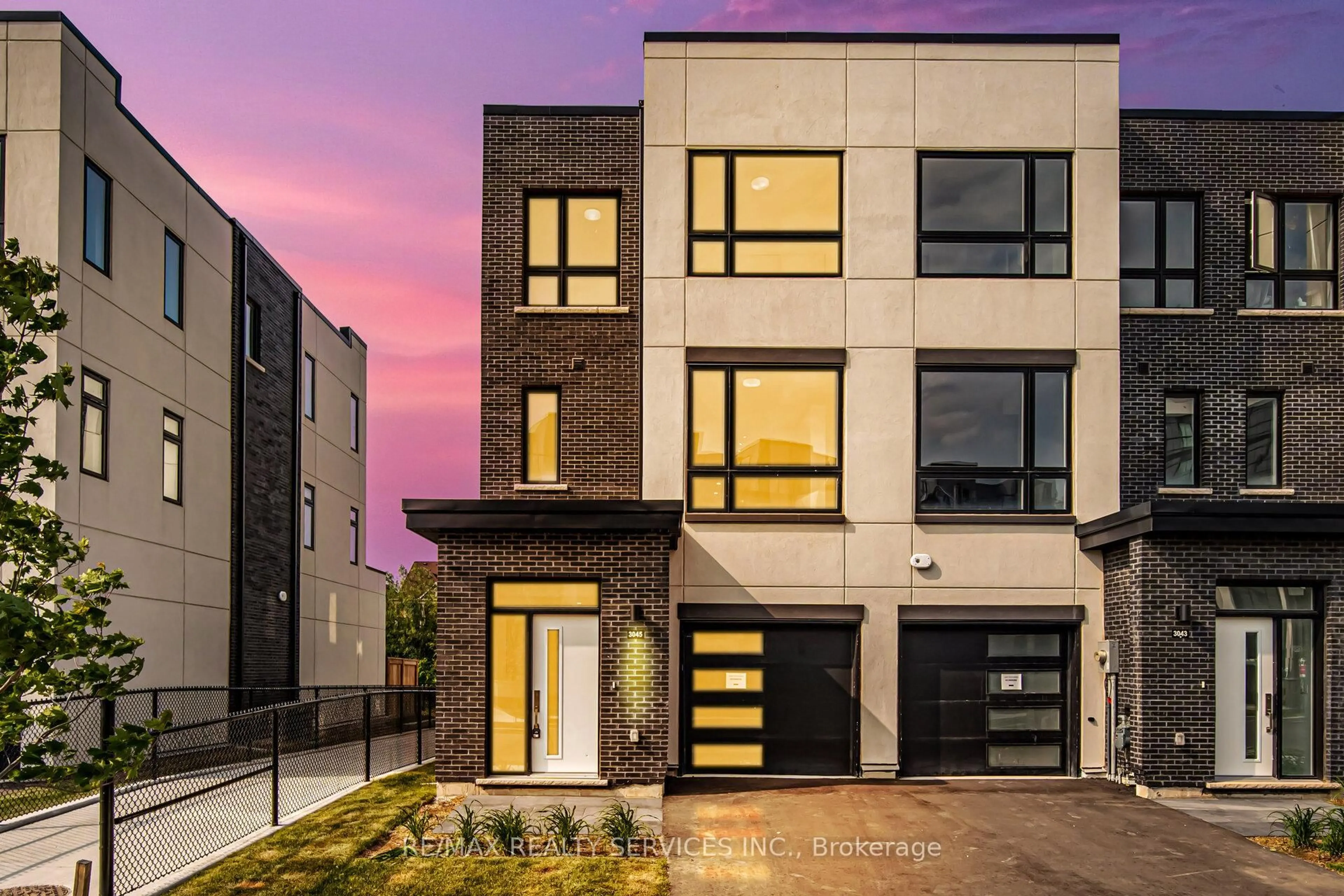 Home with brick exterior material, street for 3045 Trailside Dr, Oakville Ontario L6M 4M2