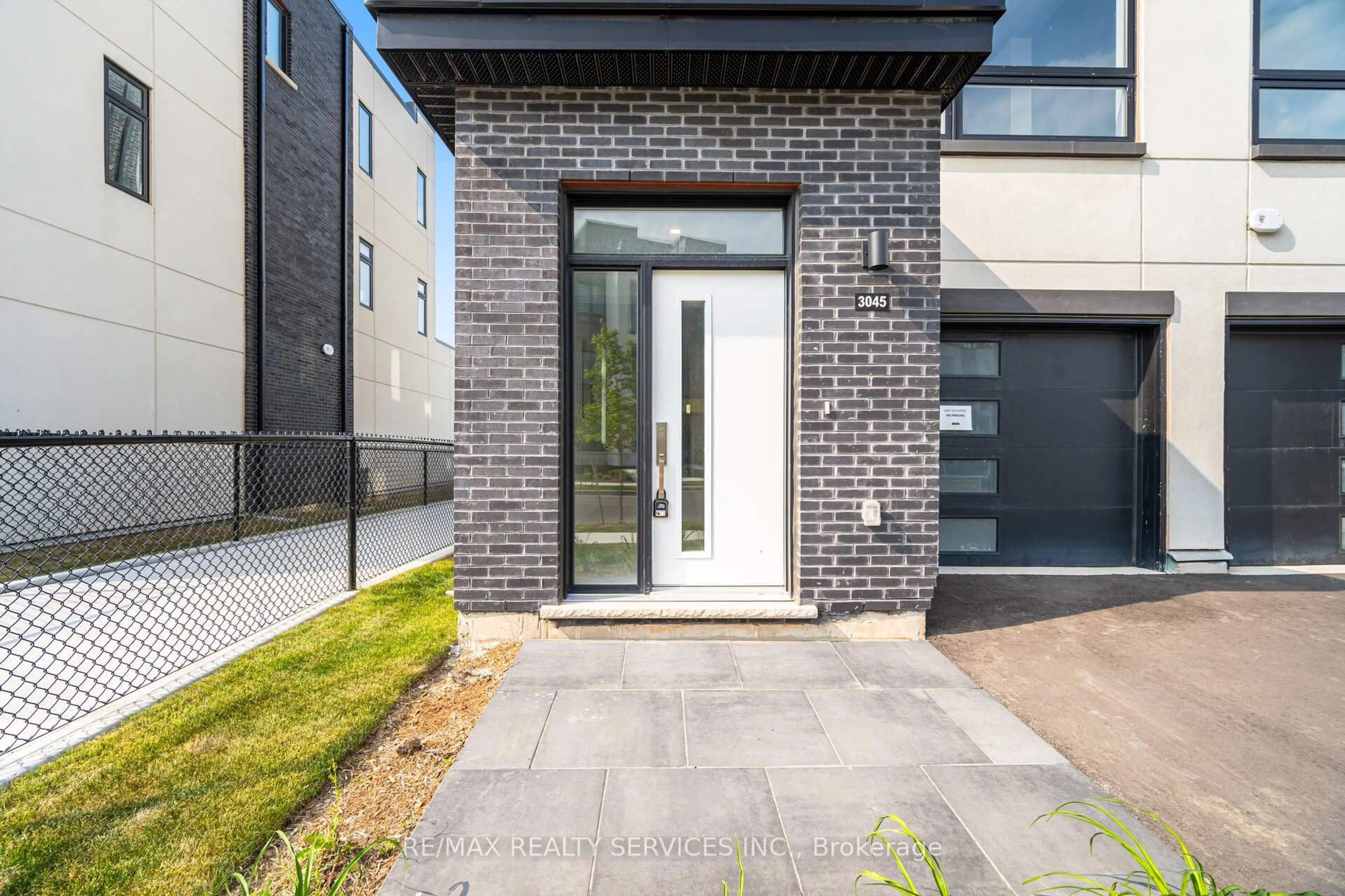 Home with brick exterior material, street for 3045 Trailside Dr, Oakville Ontario L6M 4M2