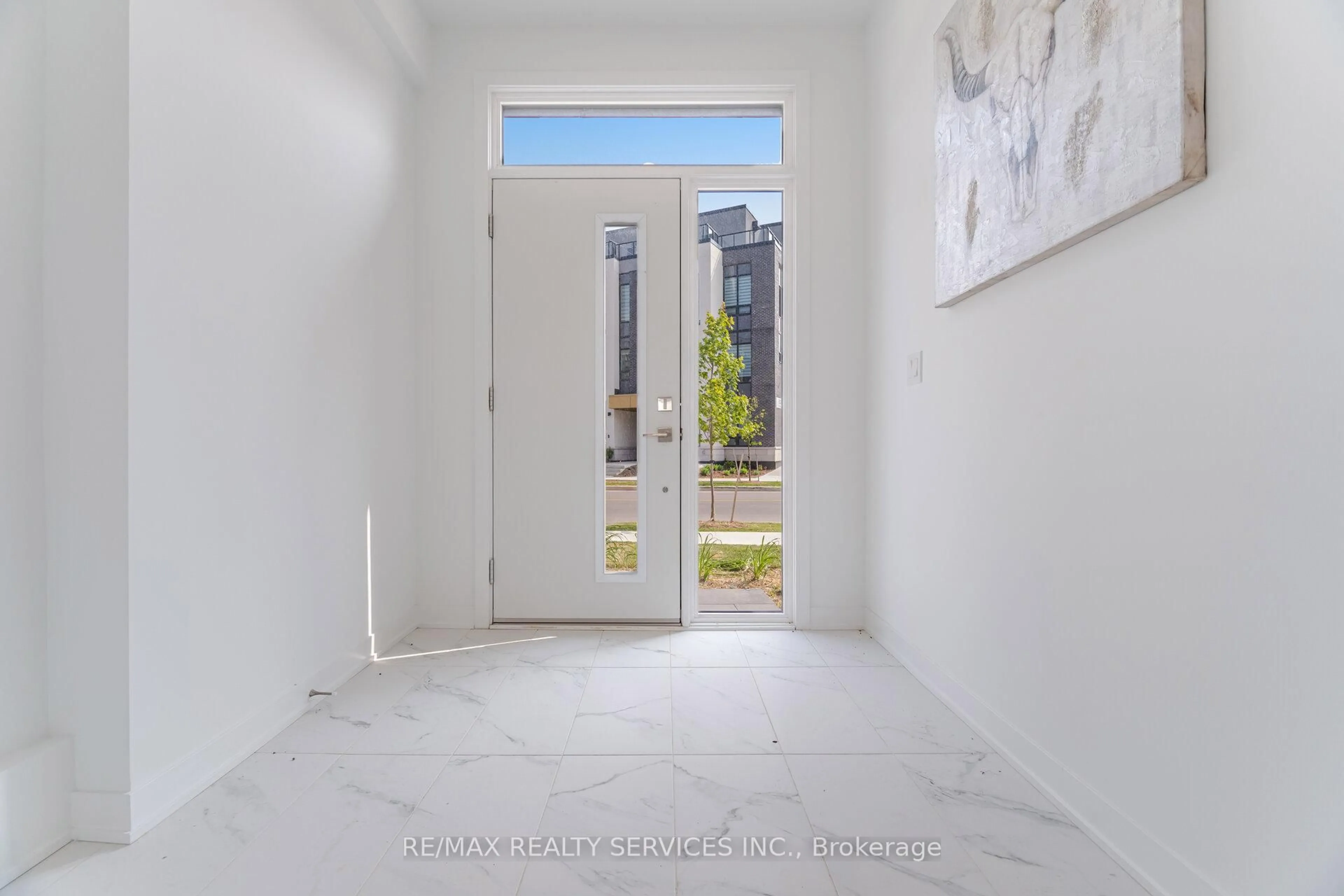 Indoor entryway for 3045 Trailside Dr, Oakville Ontario L6M 4M2