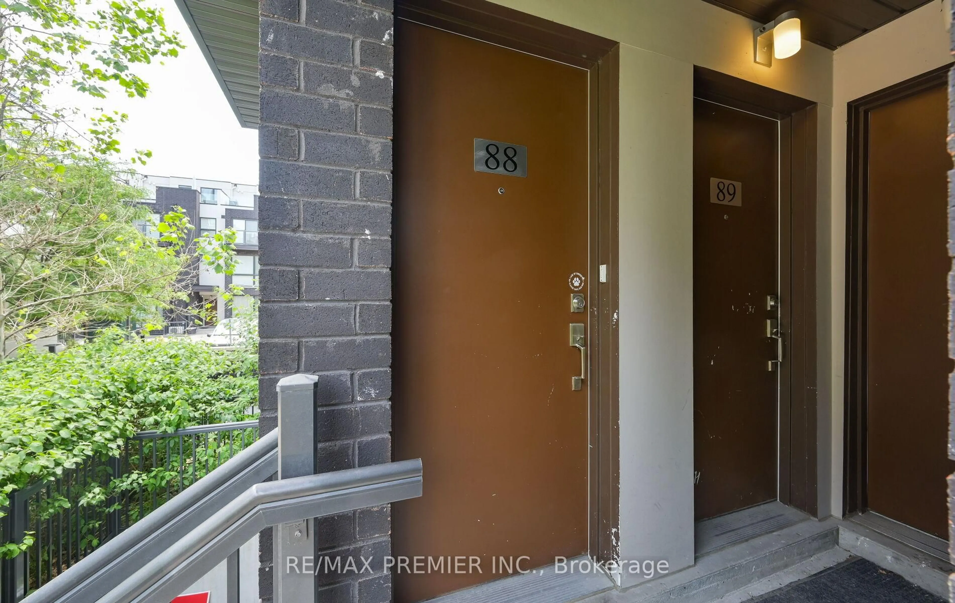 Indoor foyer for 30 Fieldway Rd #88, Toronto Ontario M8Z 0E3