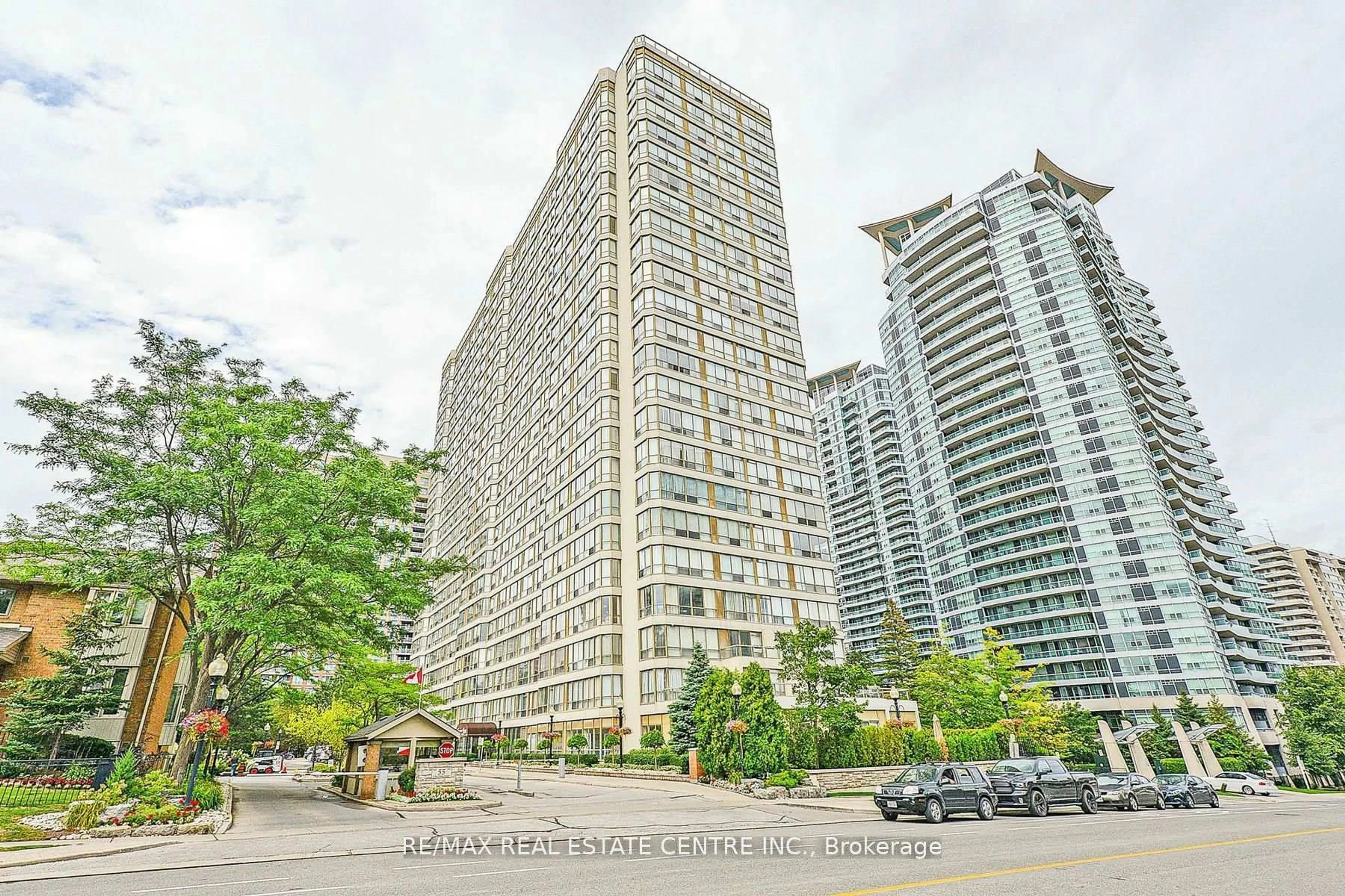 Patio, unknown for 55 Elm Dr #1805, Mississauga Ontario L5B 3Z3