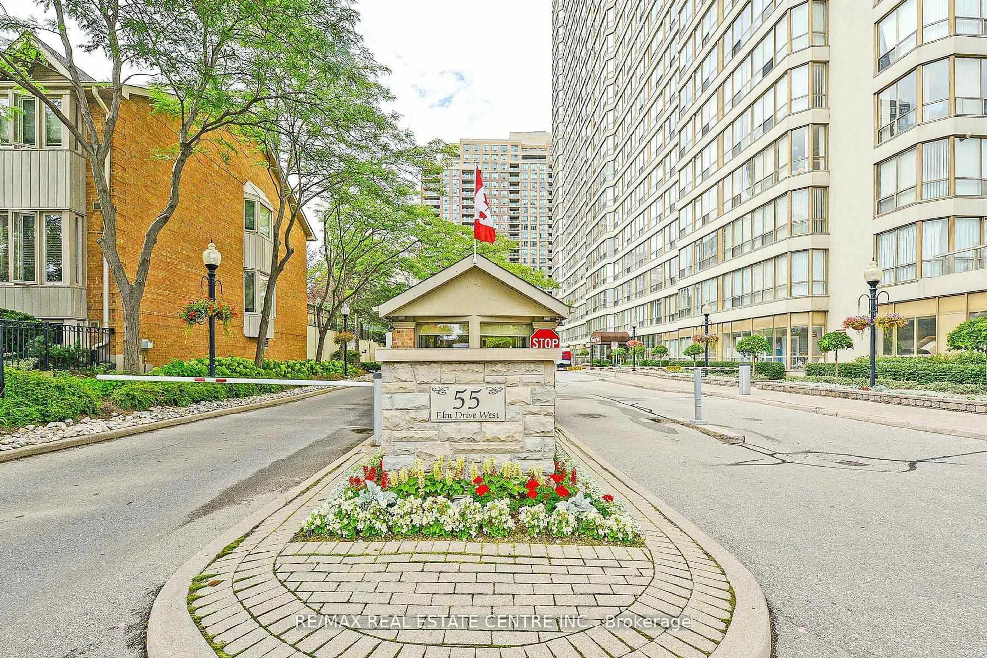 Patio, street for 55 Elm Dr #1805, Mississauga Ontario L5B 3Z3