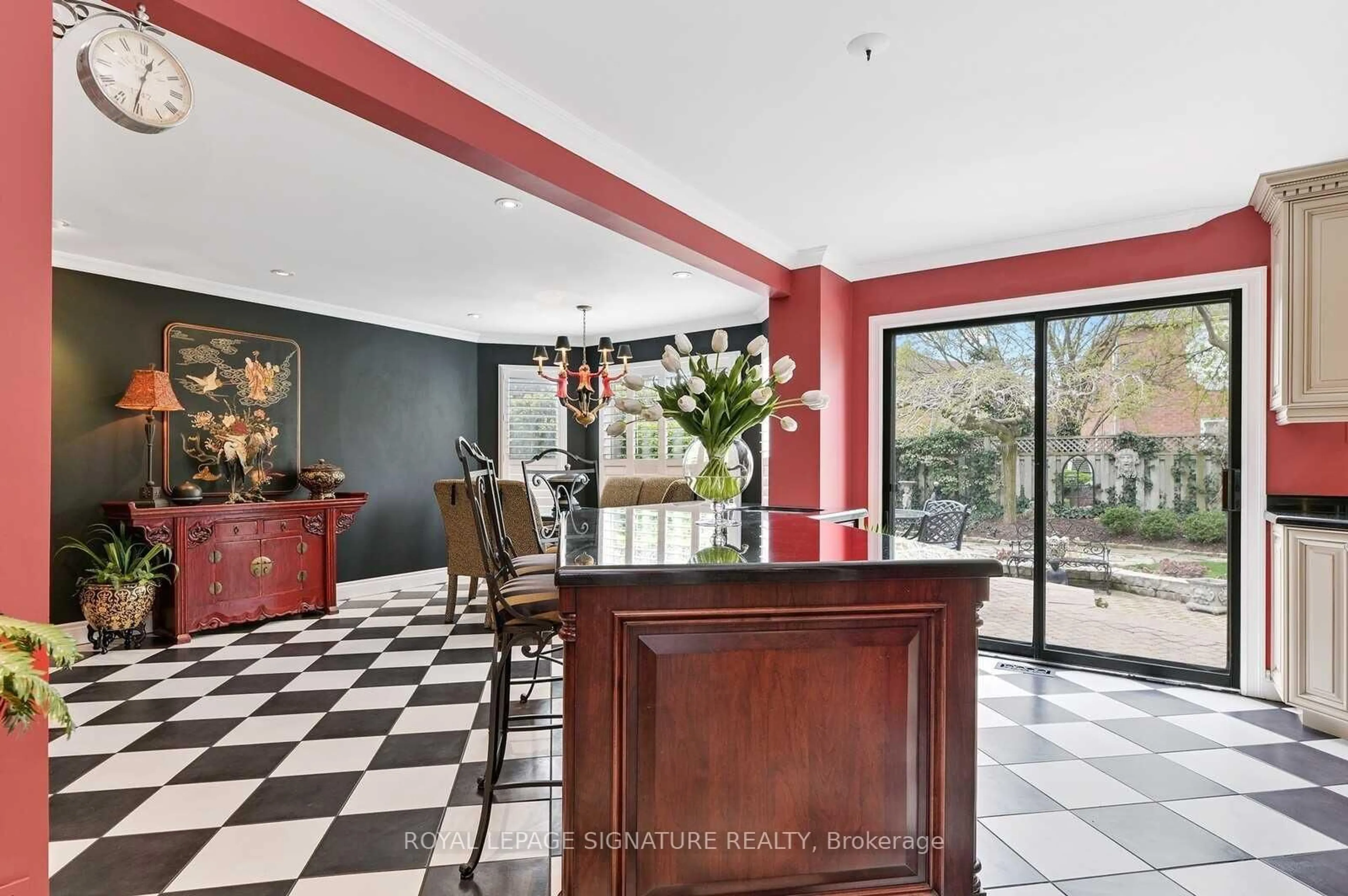 Indoor foyer for 4285 Credit Pointe Dr, Mississauga Ontario L5M 3J8