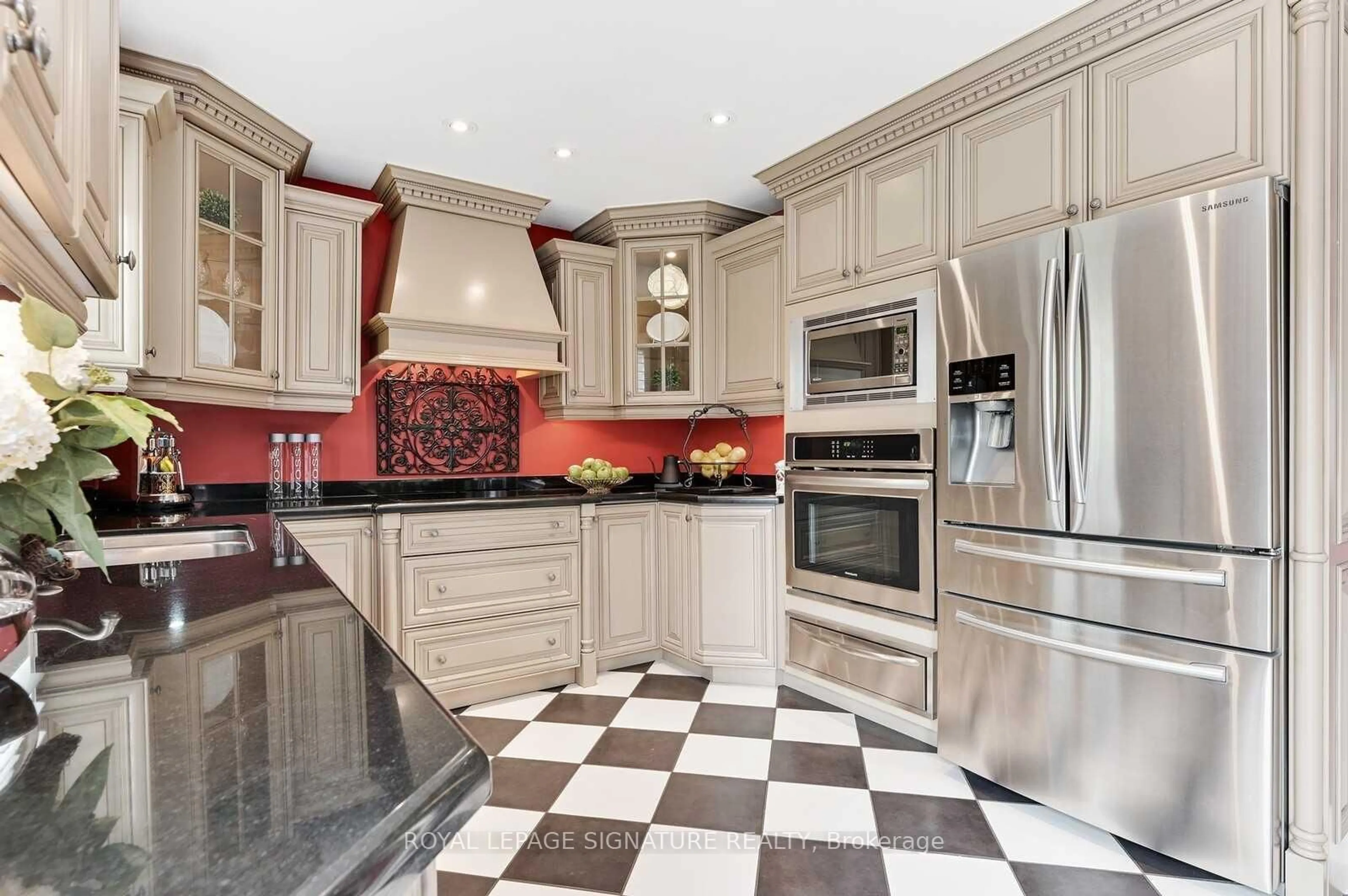Contemporary kitchen, ceramic/tile floor for 4285 Credit Pointe Dr, Mississauga Ontario L5M 3J8