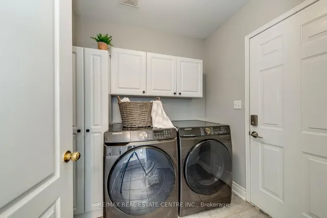 Additional property image - 5360 Cachet Cres