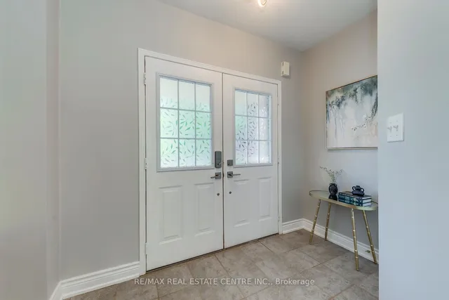 Additional property image - 5360 Cachet Cres