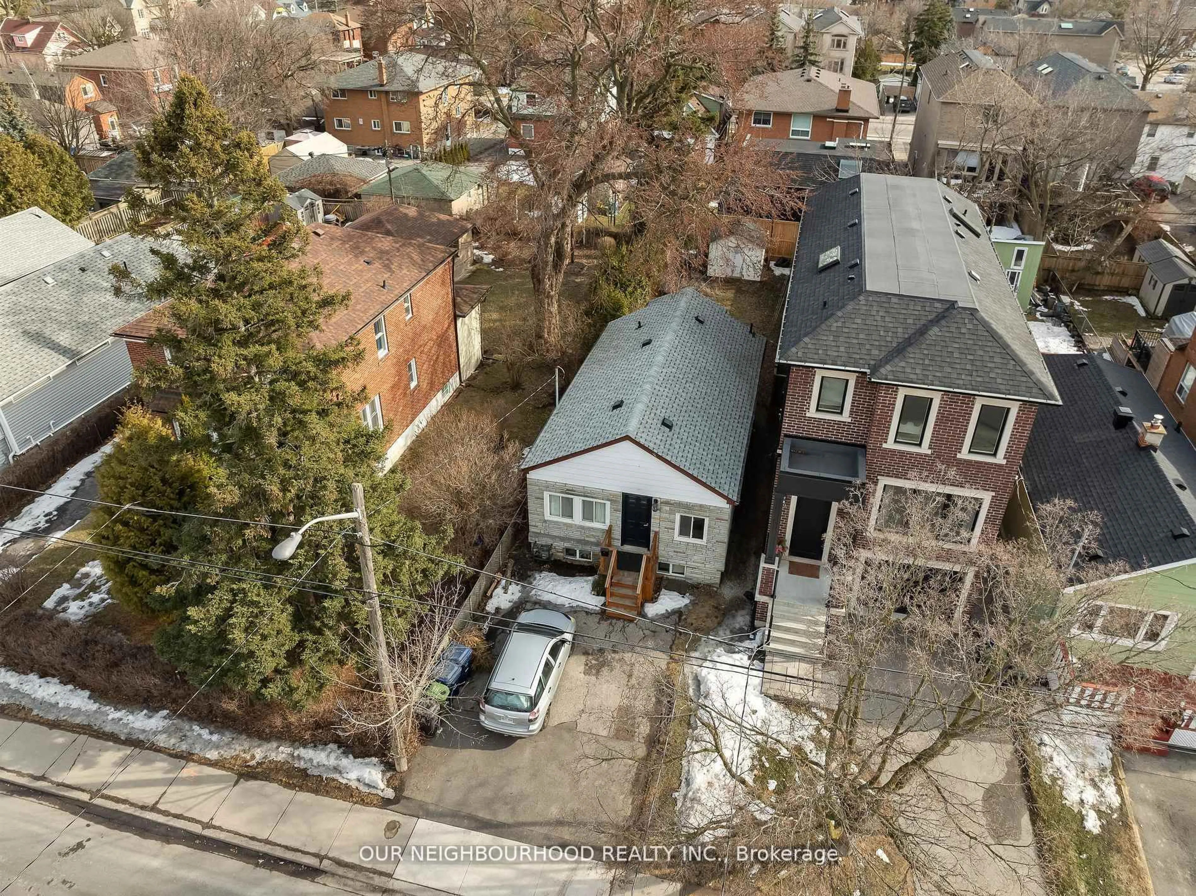 A pic from outside/outdoor area/front of a property/back of a property/a pic from drone, street for 37 Elder Ave, Toronto Ontario M8W 1S3