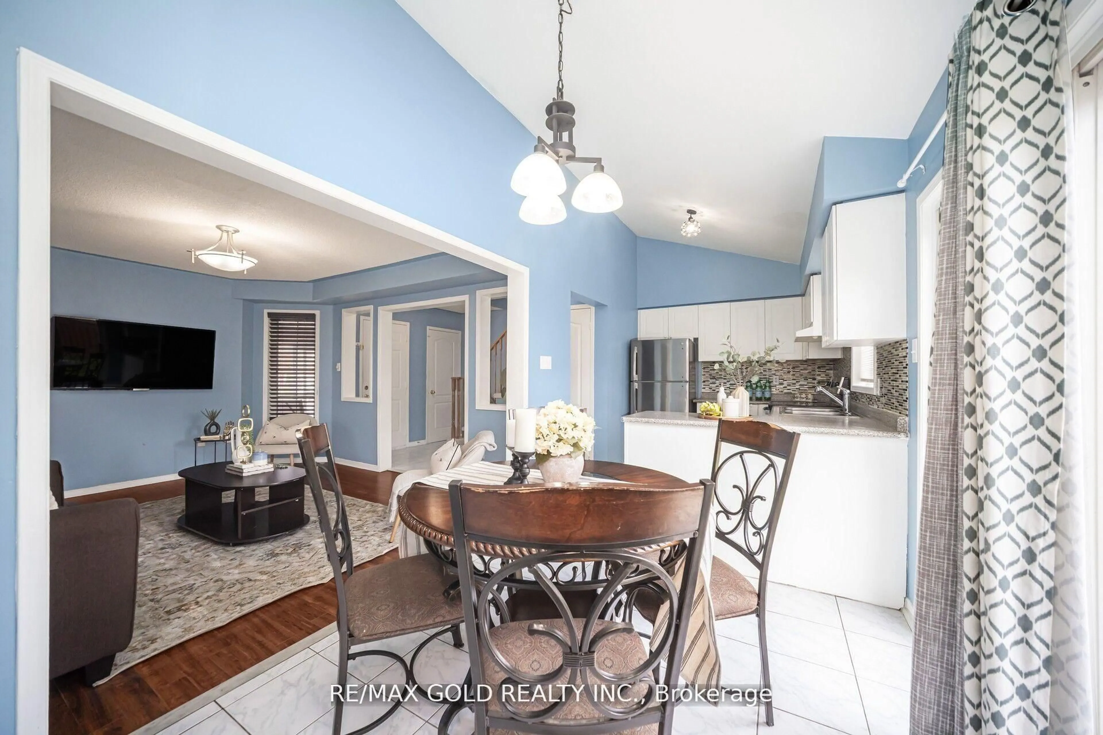 Dining room, ceramic/tile floor for 108 Black Forest Dr, Brampton Ontario L6R 2E6