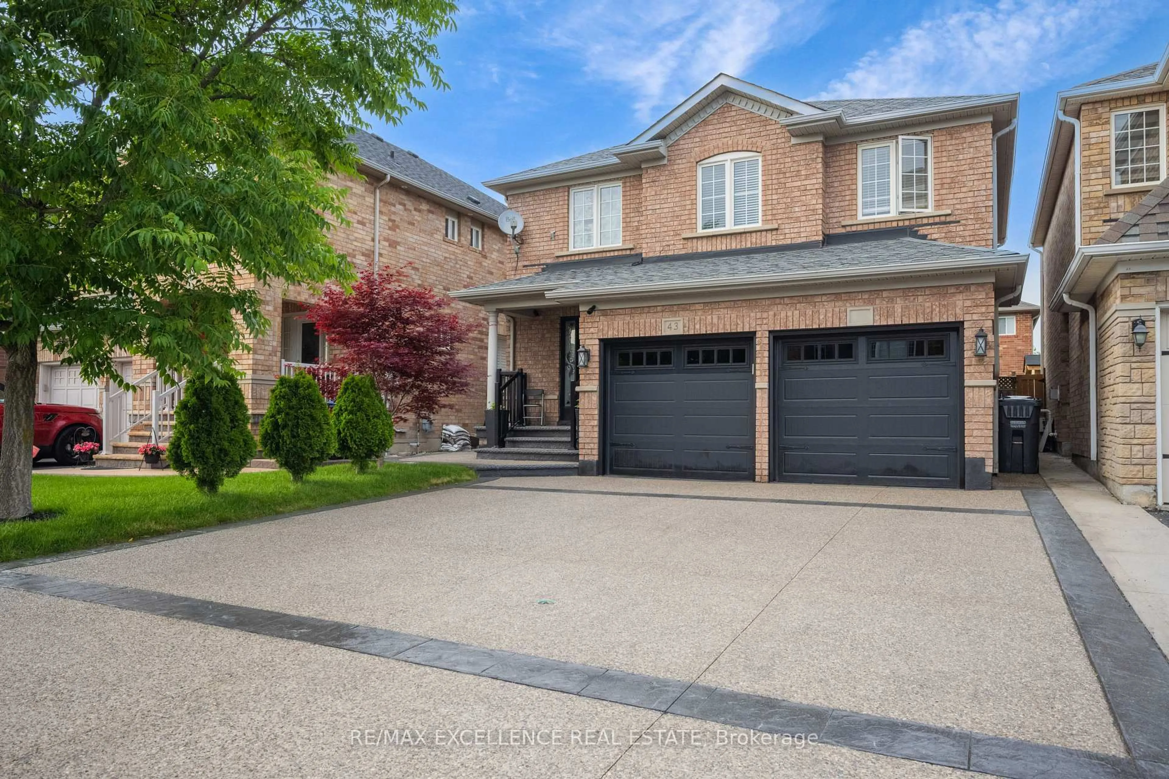 Home with brick exterior material, street for 43 Sunnyview Rd, Brampton Ontario L7A 3E4