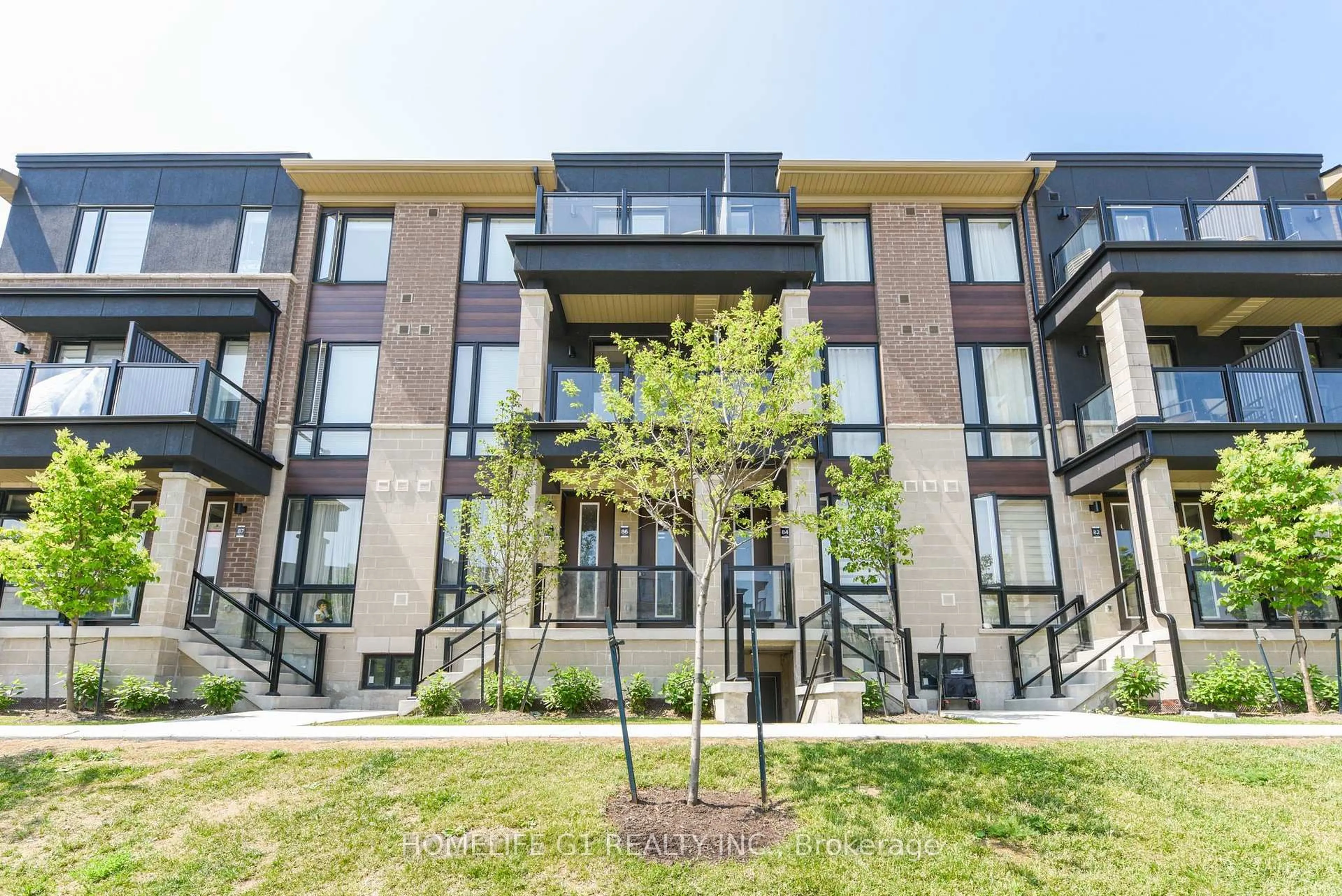 Patio, unknown for 25 KNOTSBERRY Circ #86, Brampton Ontario L6Y 6G1