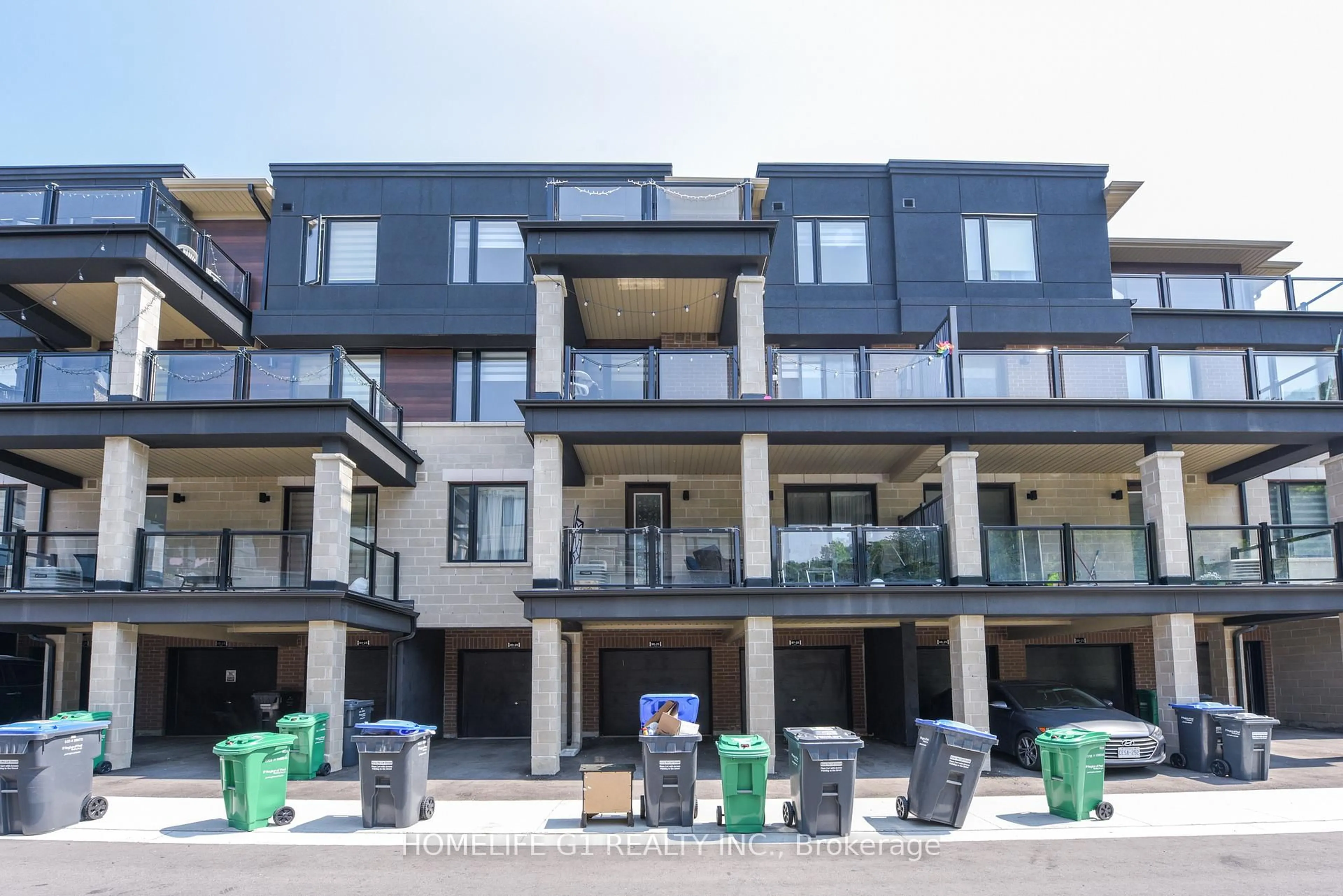 Patio, street for 25 KNOTSBERRY Circ #86, Brampton Ontario L6Y 6G1