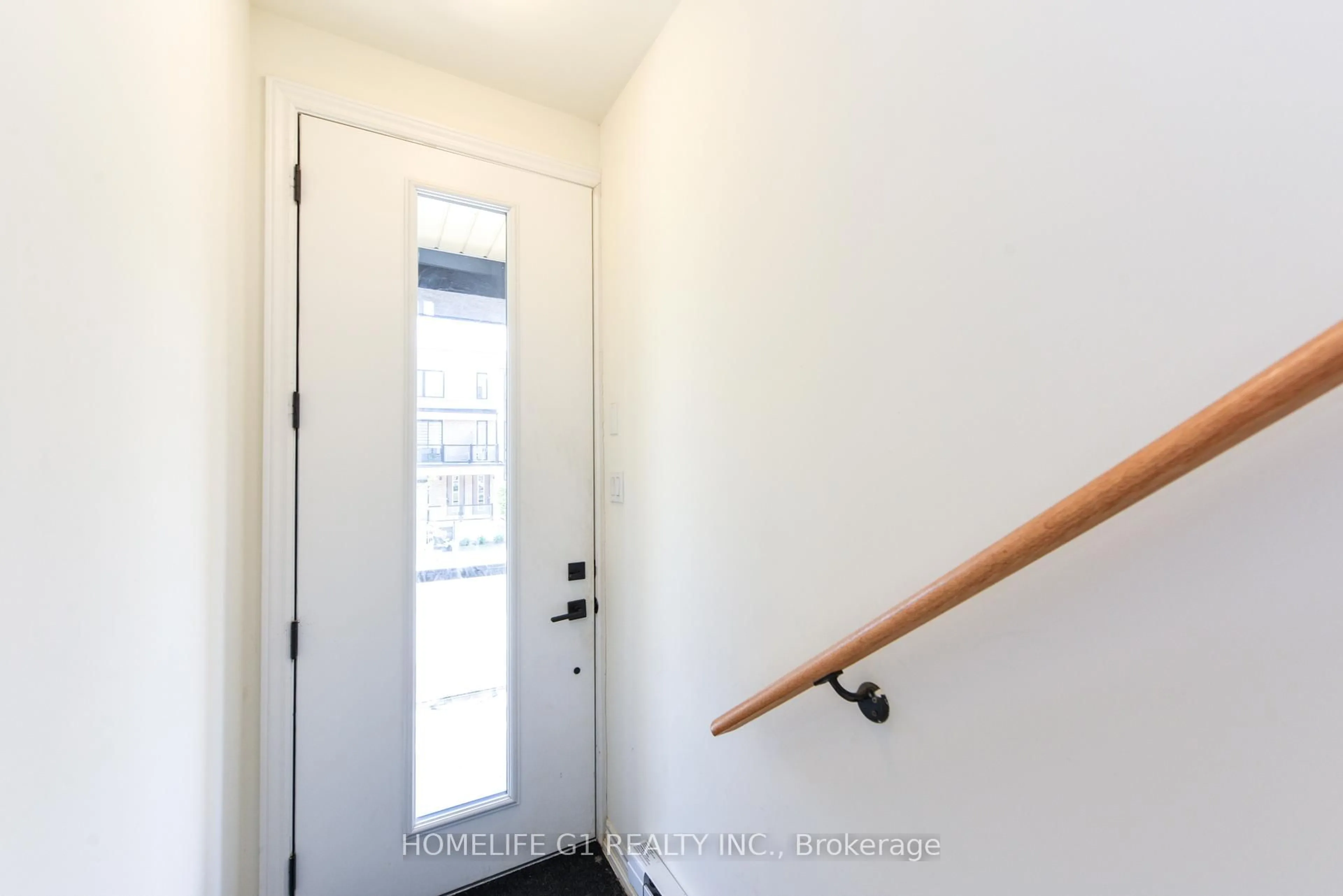 Indoor entryway for 25 KNOTSBERRY Circ #86, Brampton Ontario L6Y 6G1