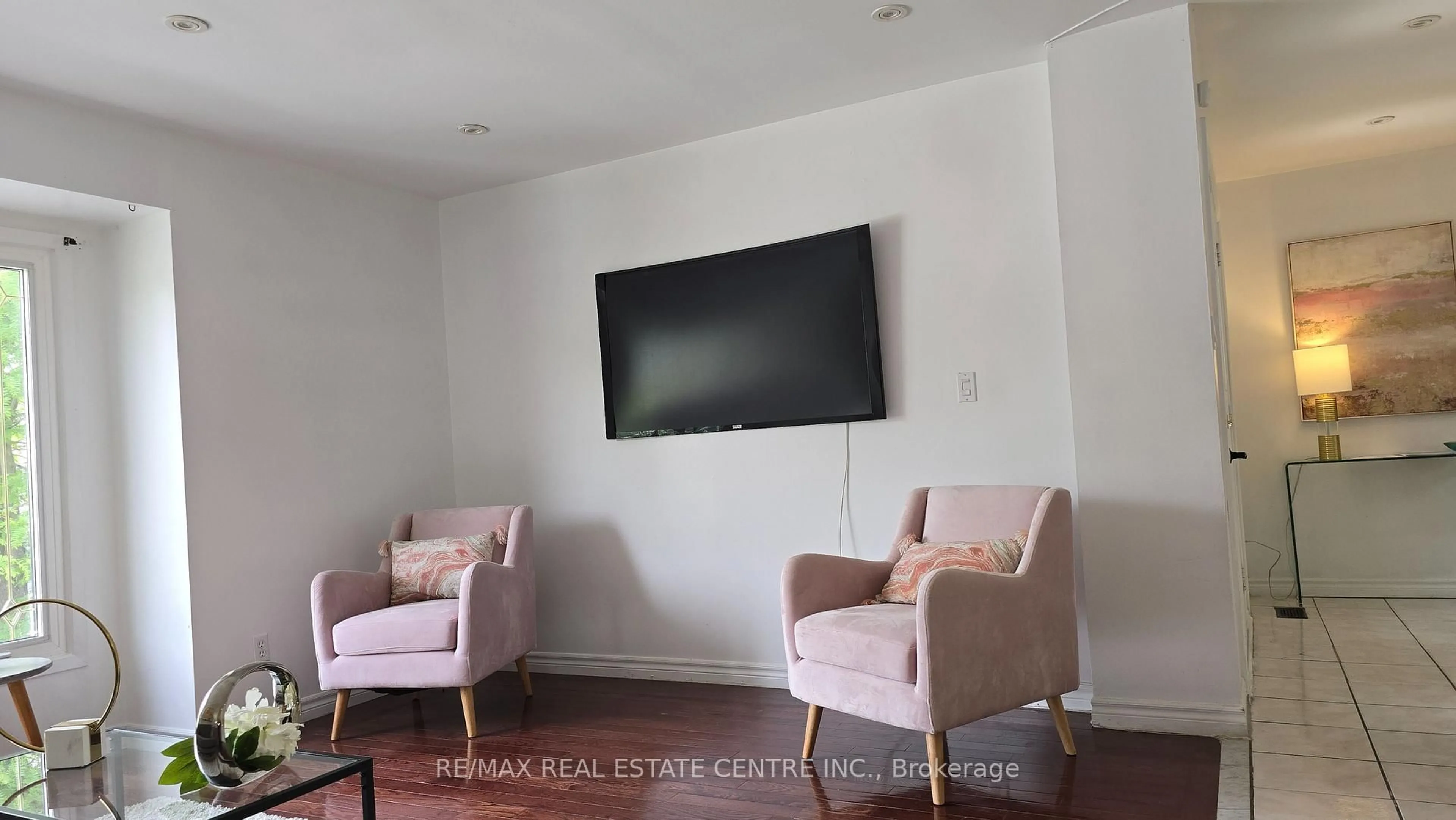 Home theater for 24 Salisbury Circ, Brampton Ontario L6V 2Z5
