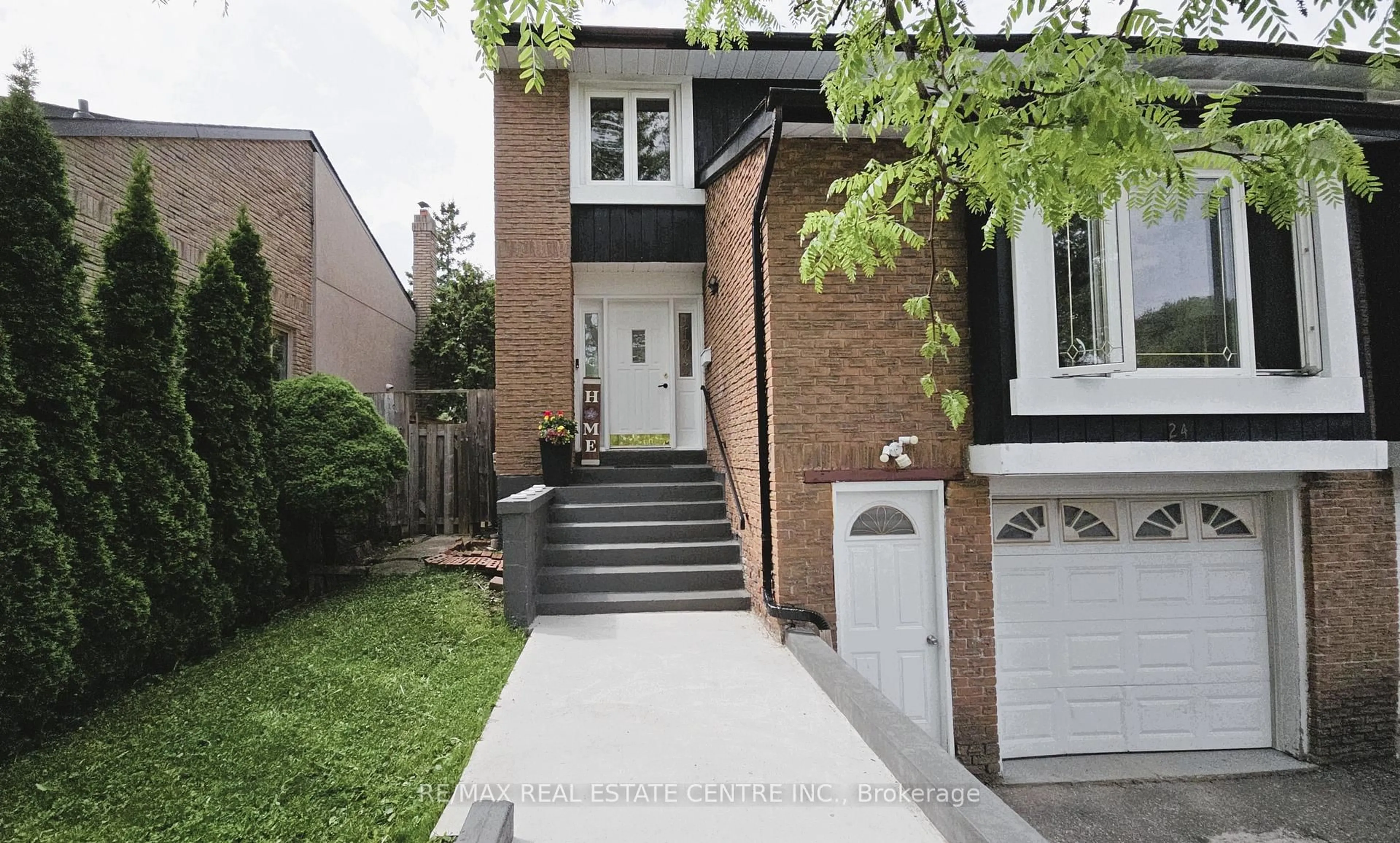 Home with brick exterior material, street for 24 Salisbury Circ, Brampton Ontario L6V 2Z5
