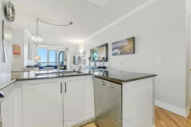 Additional property image - 2083 Lake Shore Blvd Unit 810