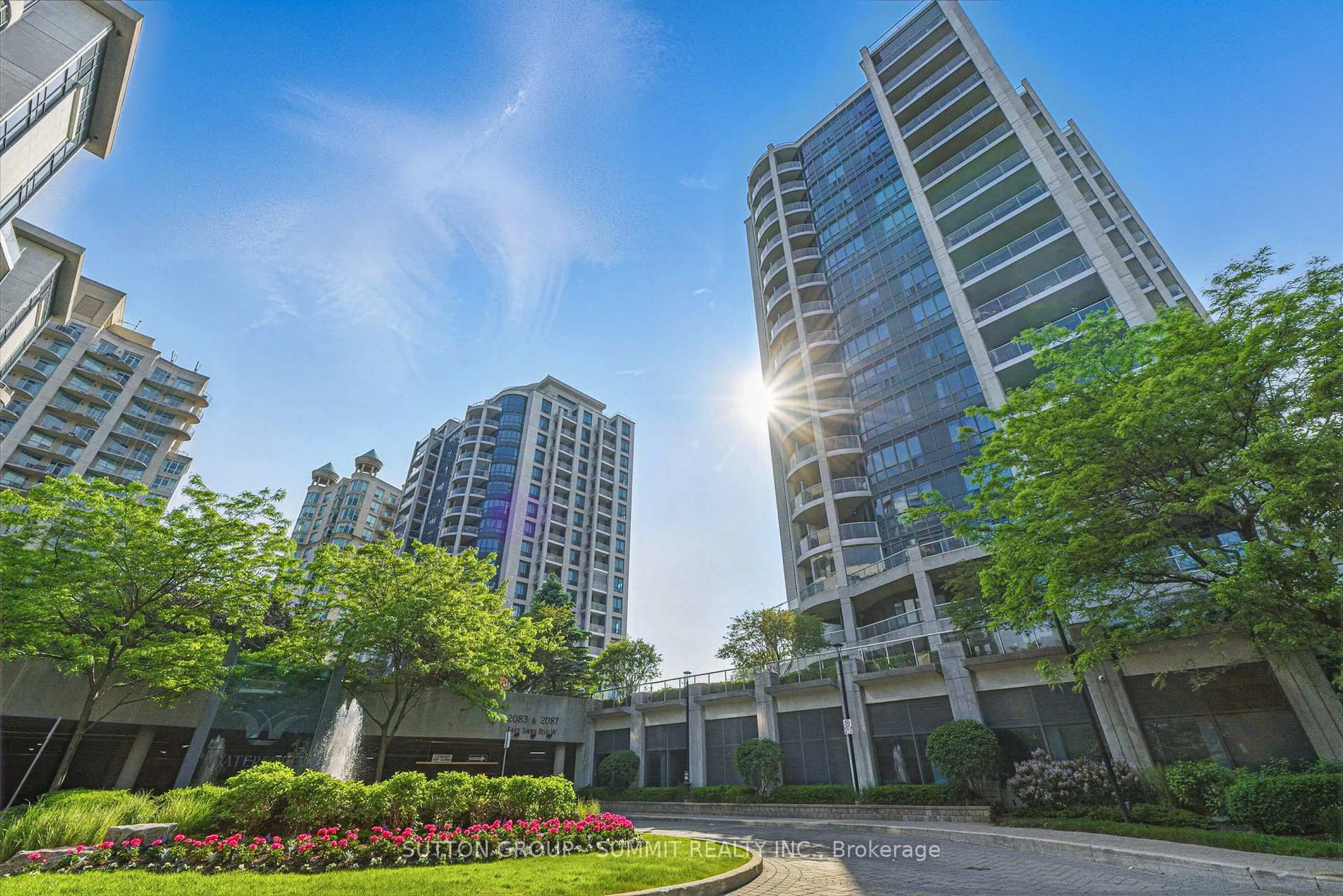 Indoor foyer for 2083 Lake Shore Blvd #810, Toronto Ontario M8V 4G2