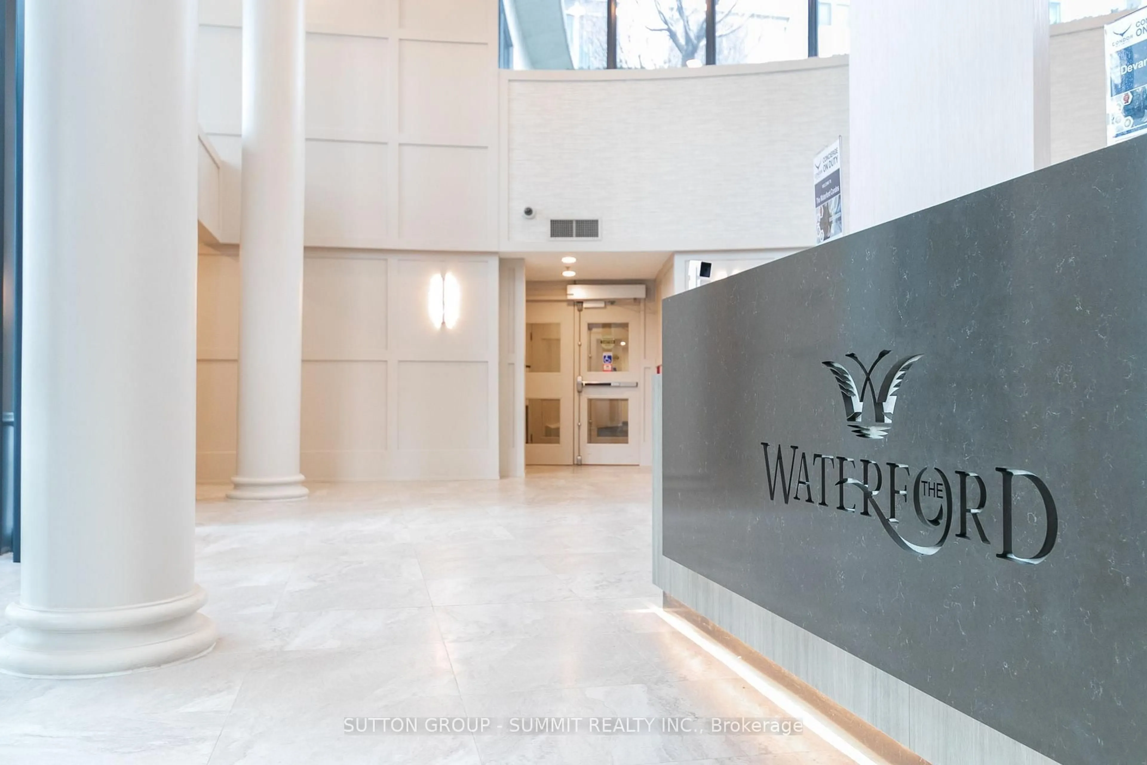 Indoor foyer for 2083 Lake Shore Blvd #810, Toronto Ontario M8V 4G2