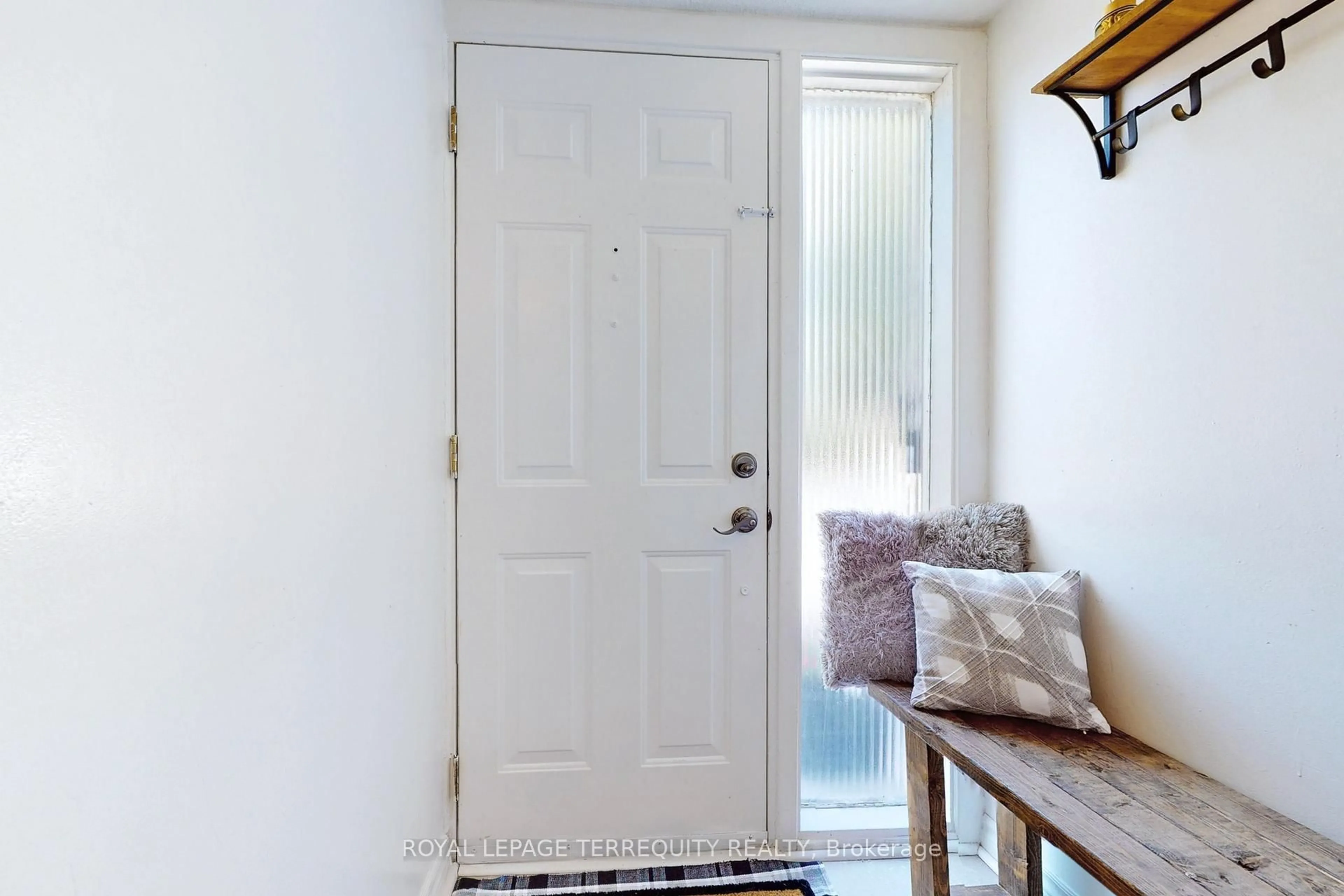 Indoor entryway for 2315 Bromsgrove Rd #71, Mississauga Ontario L5J 4A6