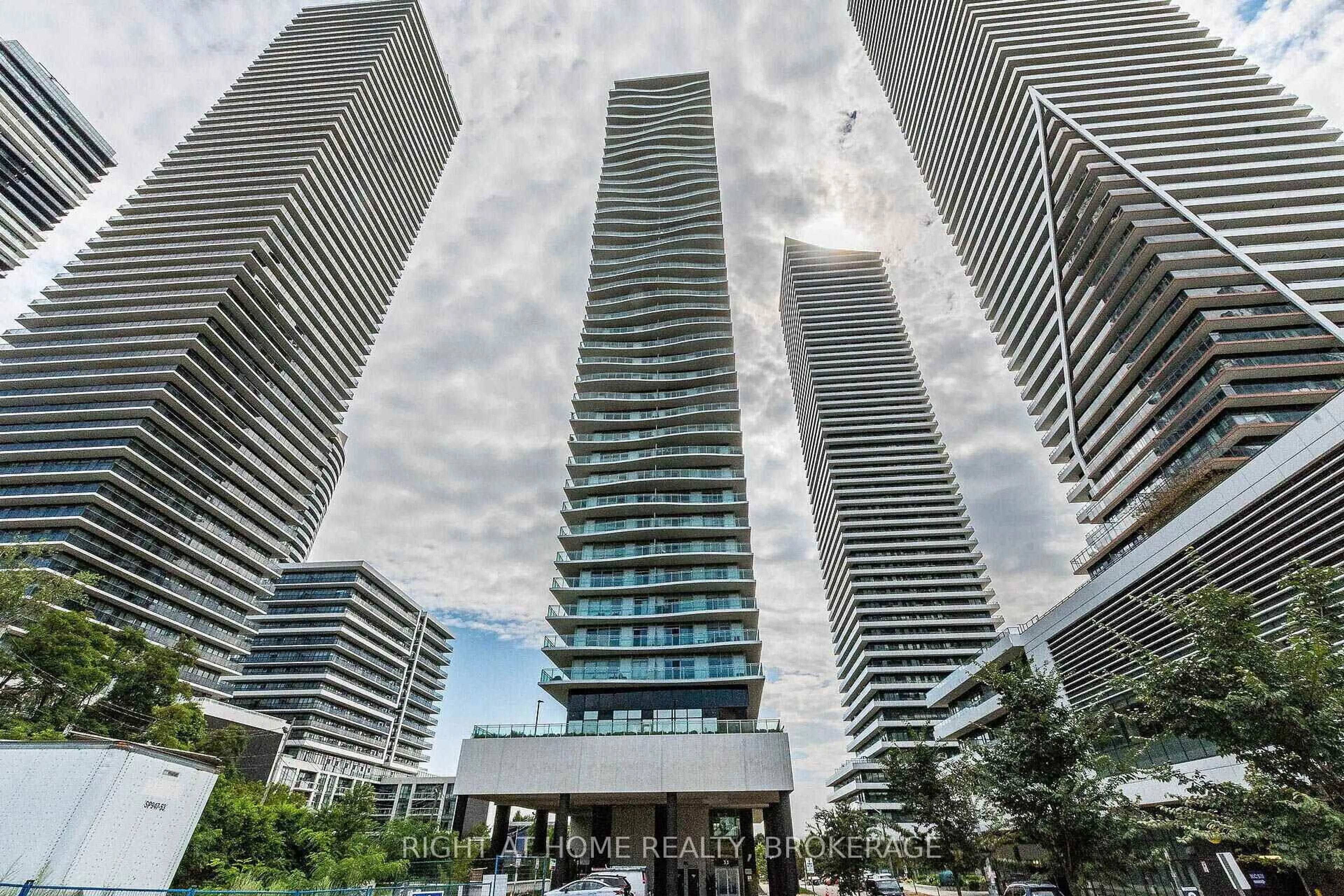 Indoor foyer for 33 Shore Breeze Dr #1805, Toronto Ontario M8V 1A1