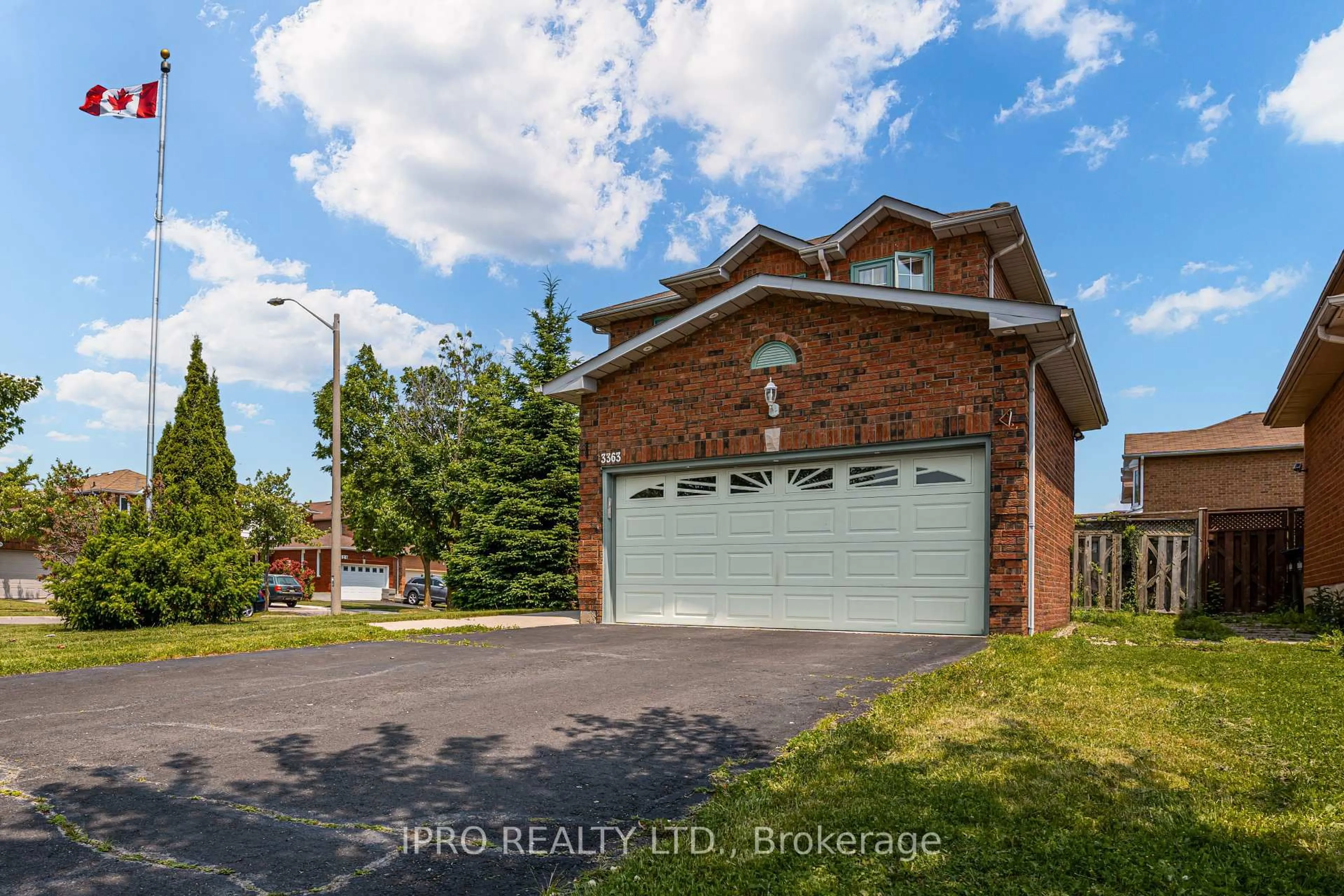 Home with brick exterior material, street for 3363 Columbine Cres, Mississauga Ontario L5N 6A8