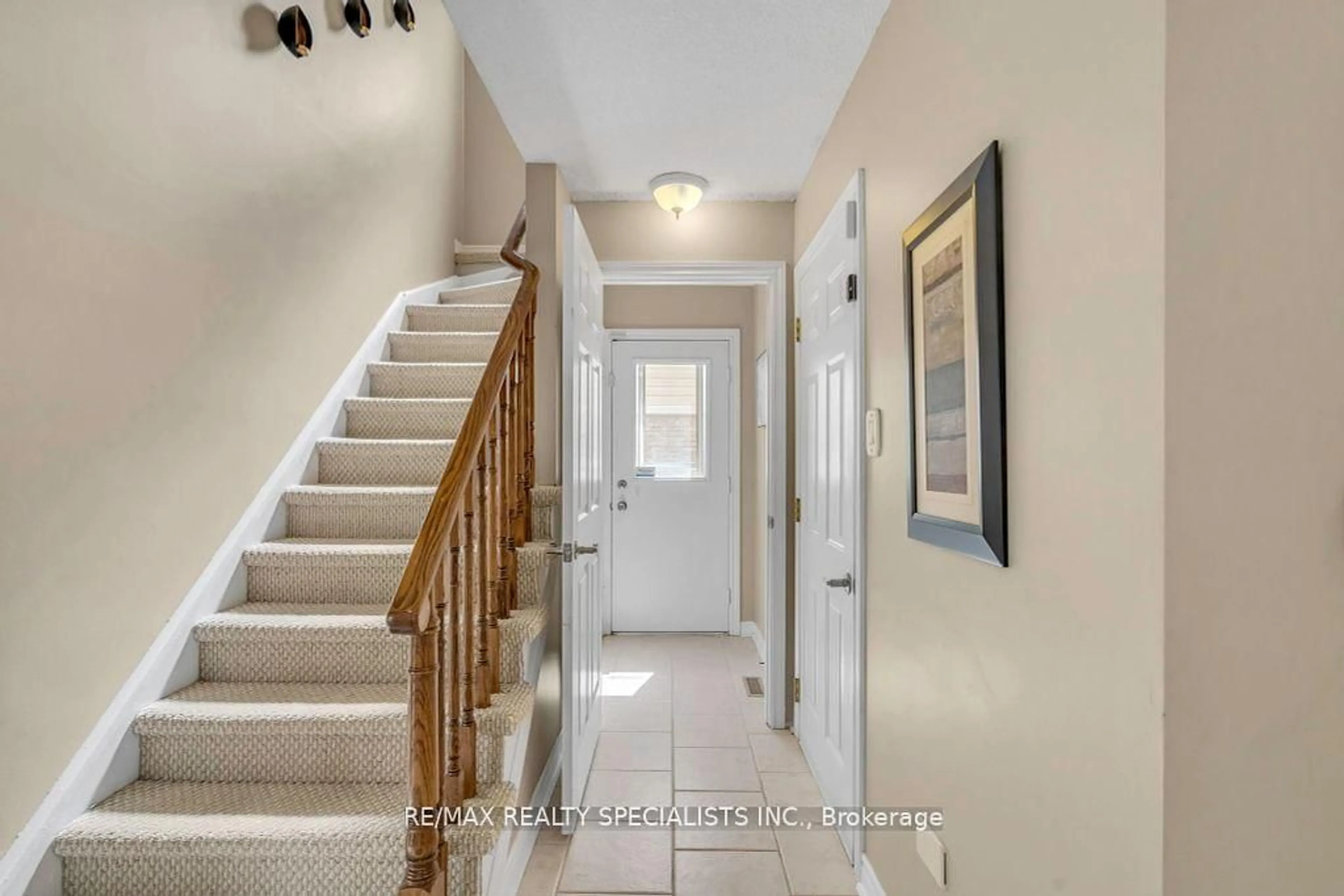 Indoor entryway for 65 Somerset Dr, Brampton Ontario L6Z 1C3