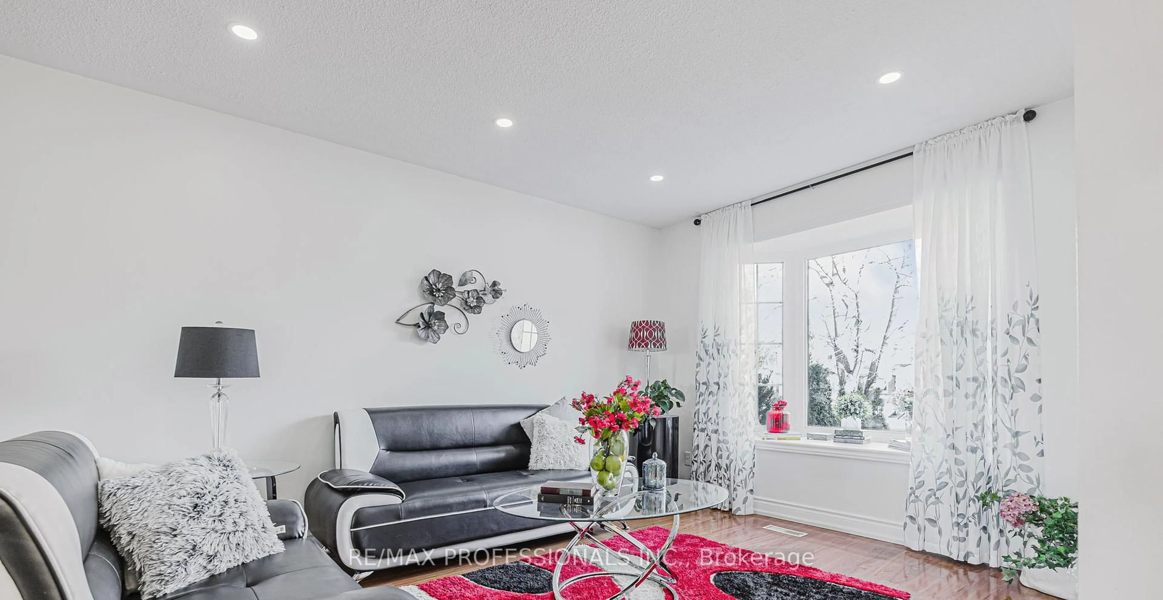Living room with furniture, unknown for 2416 Malcolm Cres, Burlington Ontario L7P 3Y4