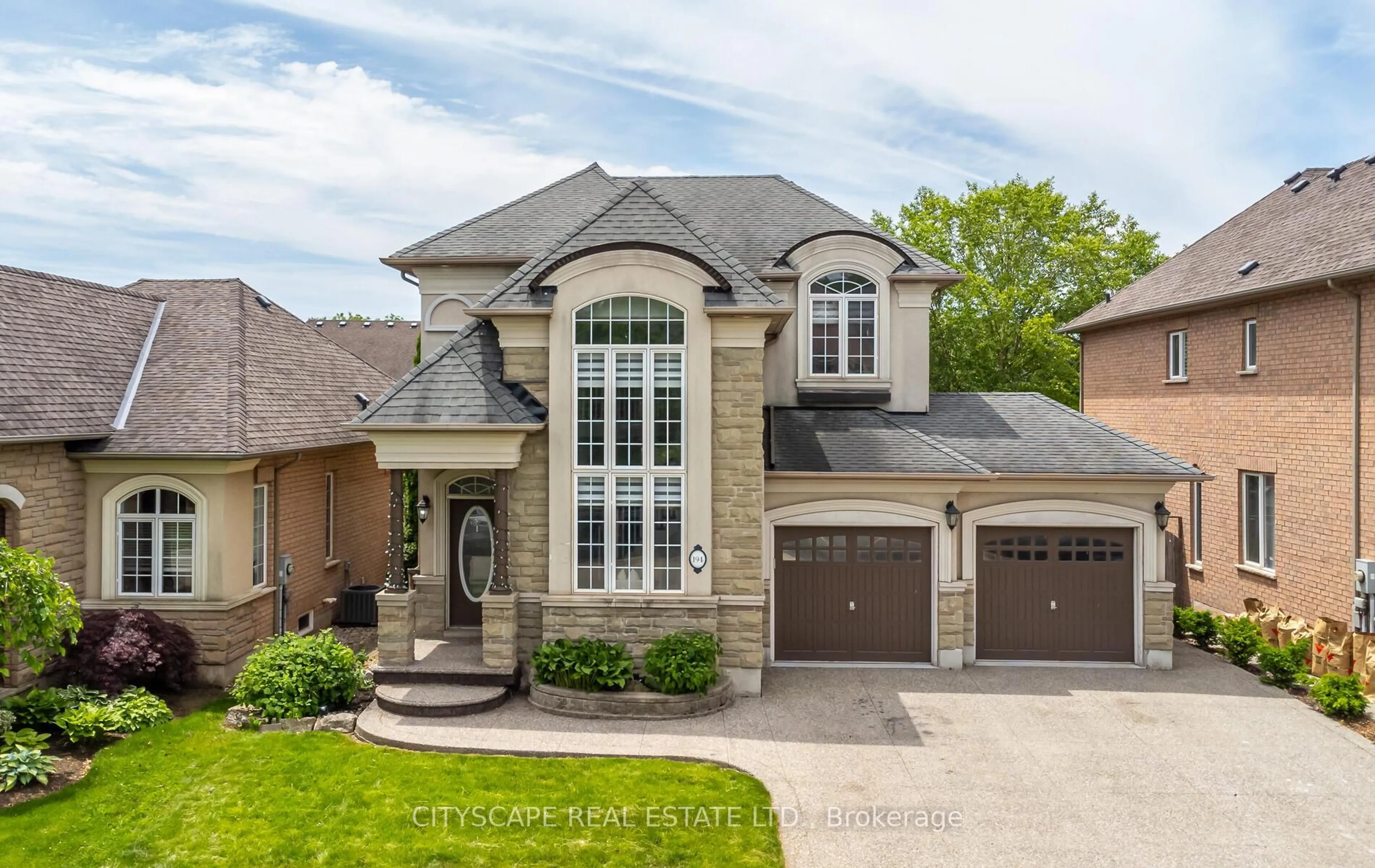 Home with brick exterior material, street for 194 Tawny Cres, Oakville Ontario L6L 6T4