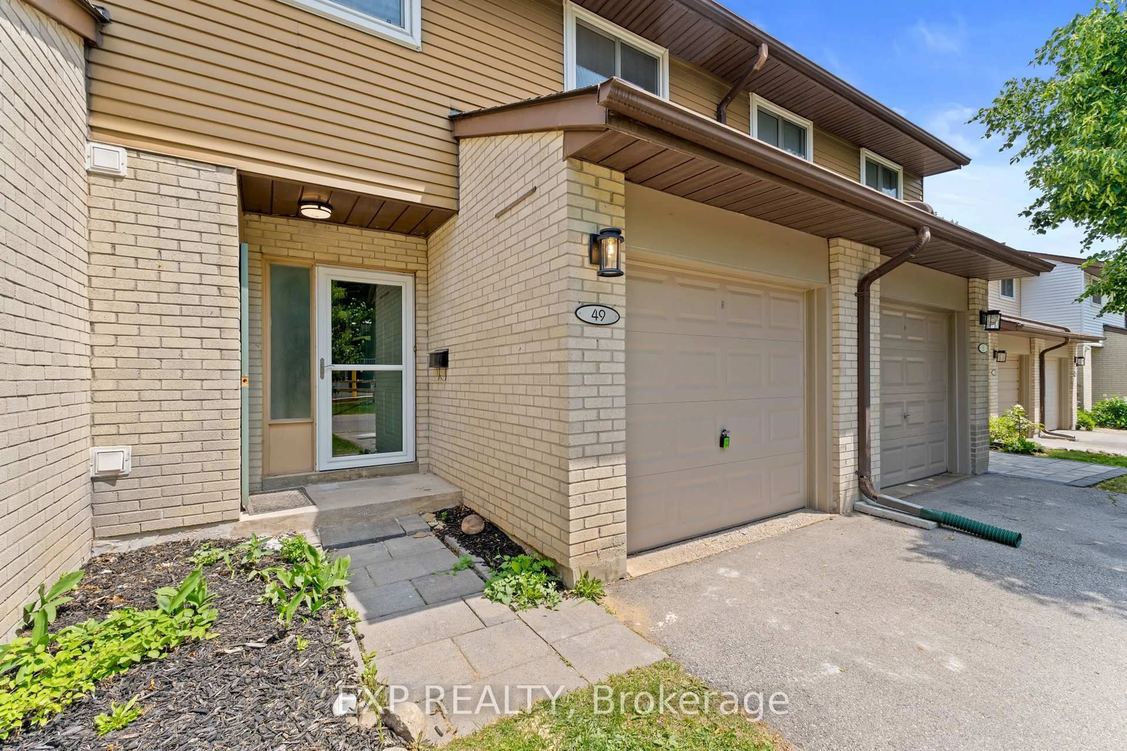 Home with brick exterior material, street for 49 LYNDEN Circ, Halton Hills Ontario L7G 4Y7