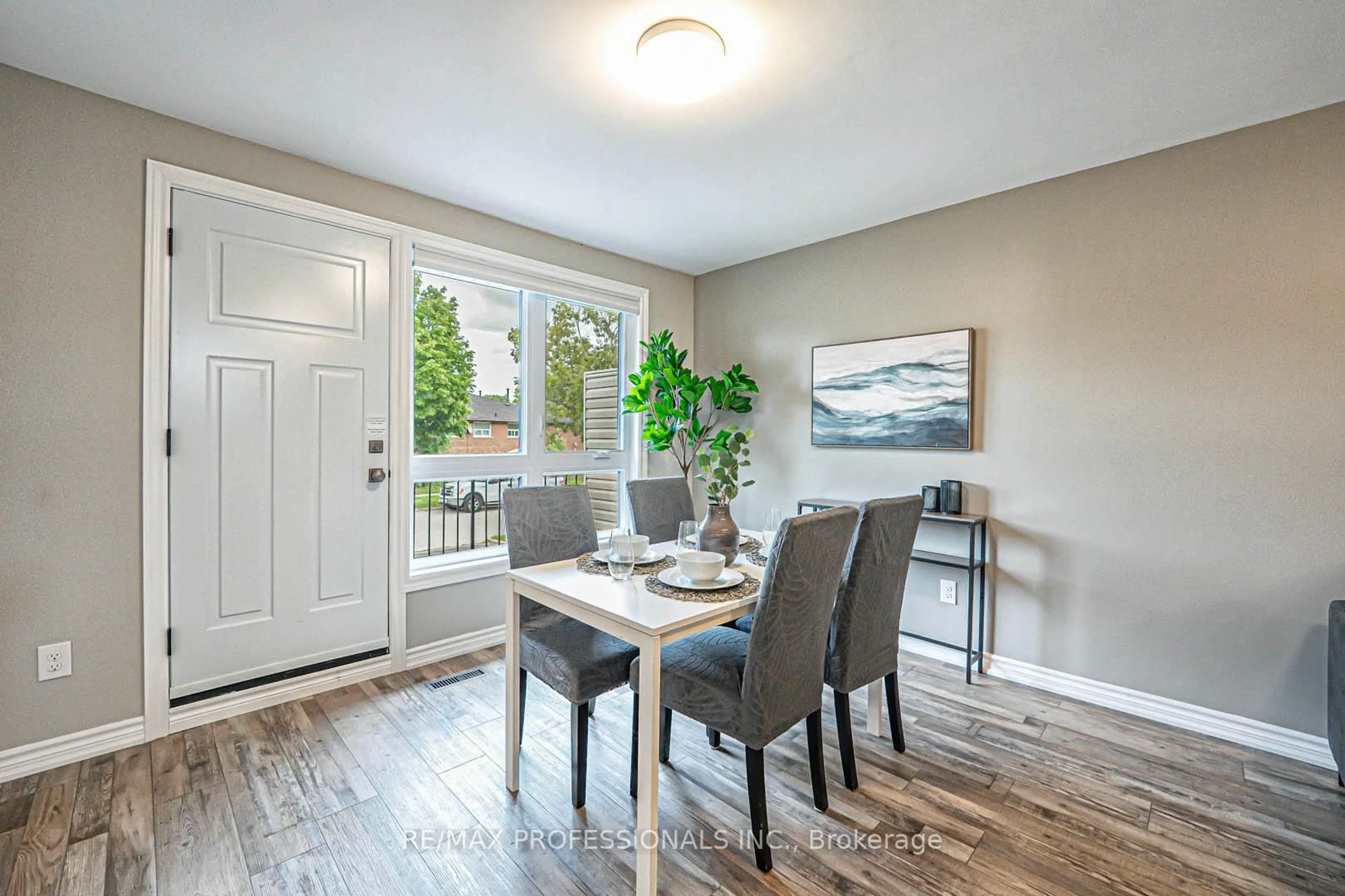 Dining room, wood/laminate floor for 794 Embassy Ave, Mississauga Ontario L5J 2Y2
