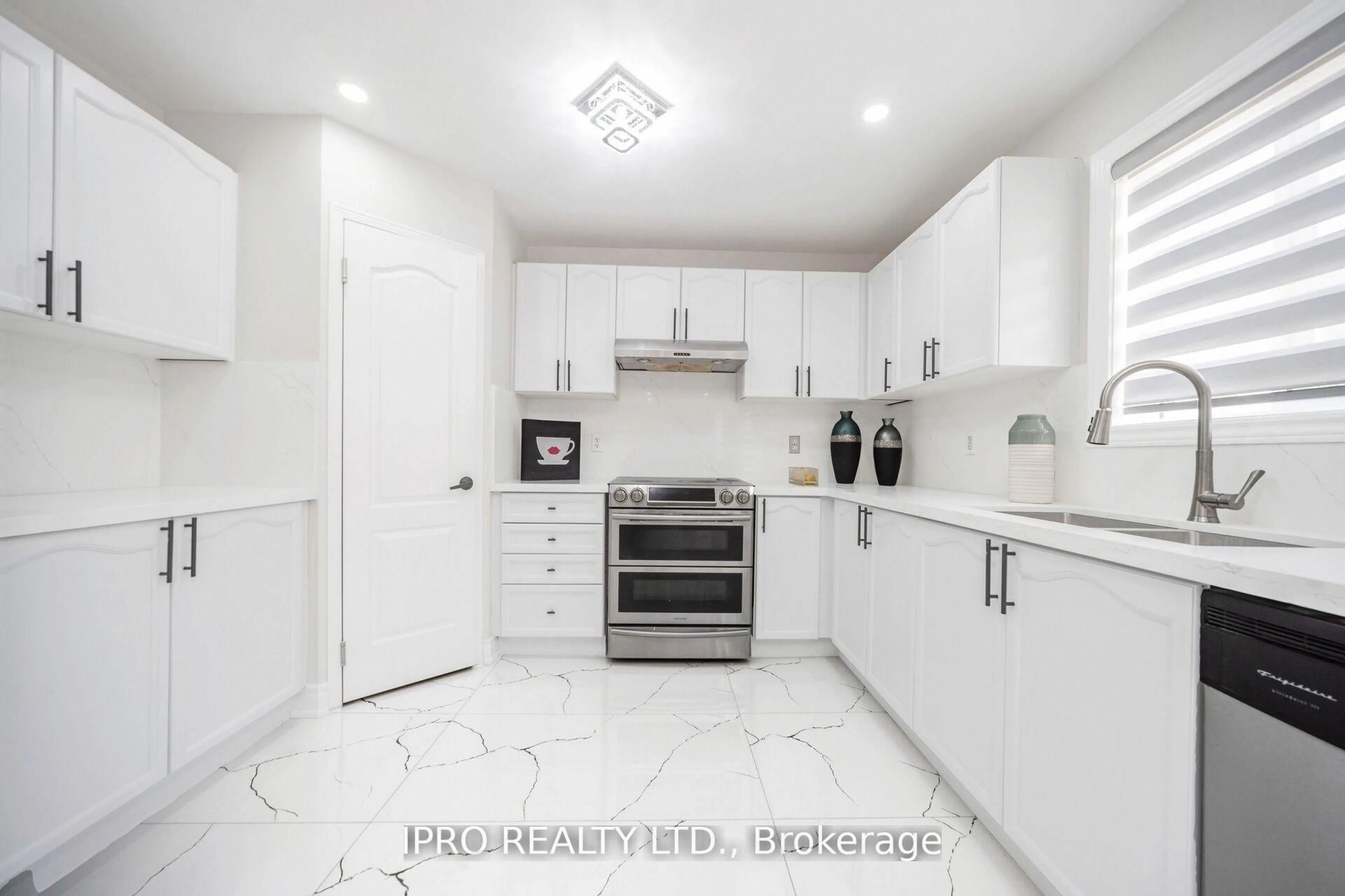 Unknown for 21 Sandway Dr, Brampton Ontario L7A 2T9