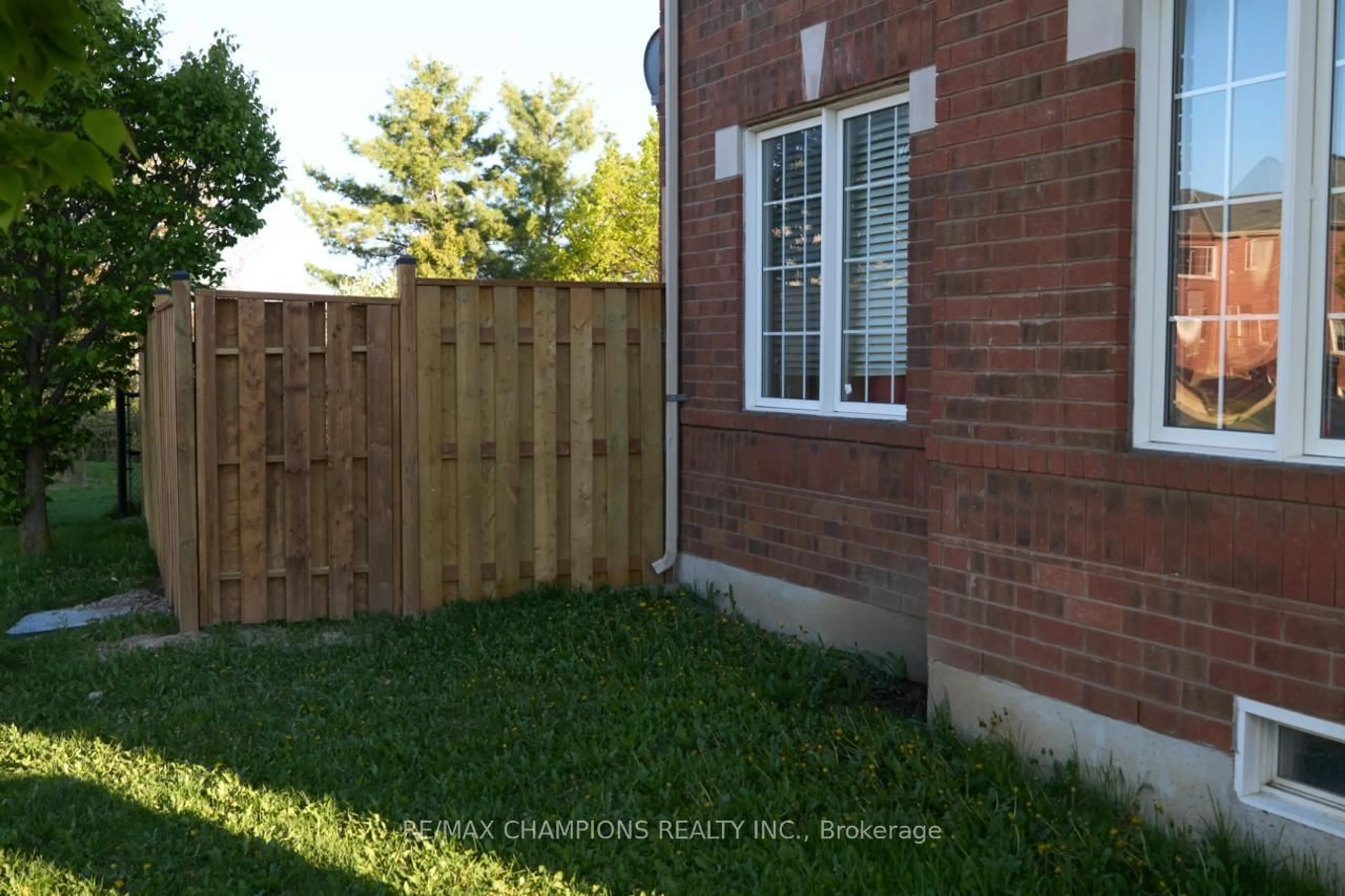 Unknown for 14 Yvonne Dr, Brampton Ontario L7A 3N5