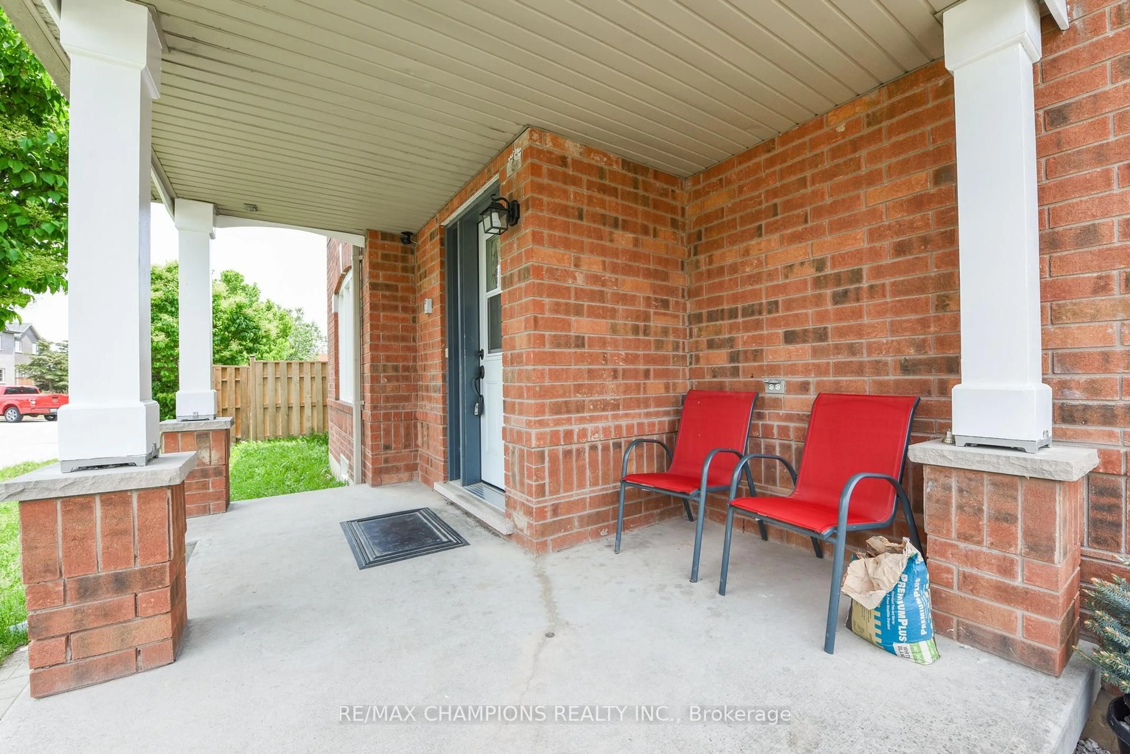 Patio, street for 14 Yvonne Dr, Brampton Ontario L7A 3N5