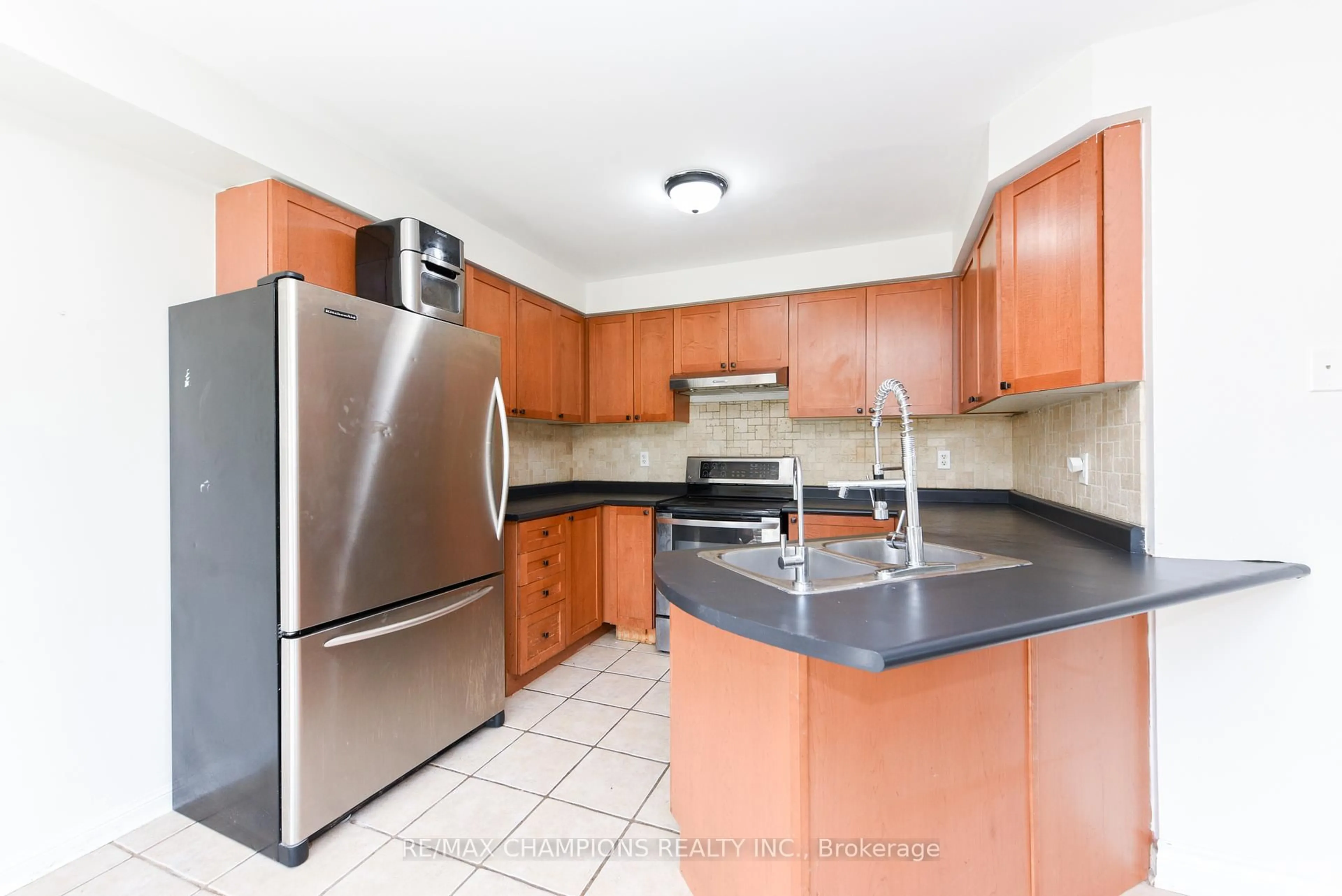 Standard kitchen, ceramic/tile floor for 14 Yvonne Dr, Brampton Ontario L7A 3N5