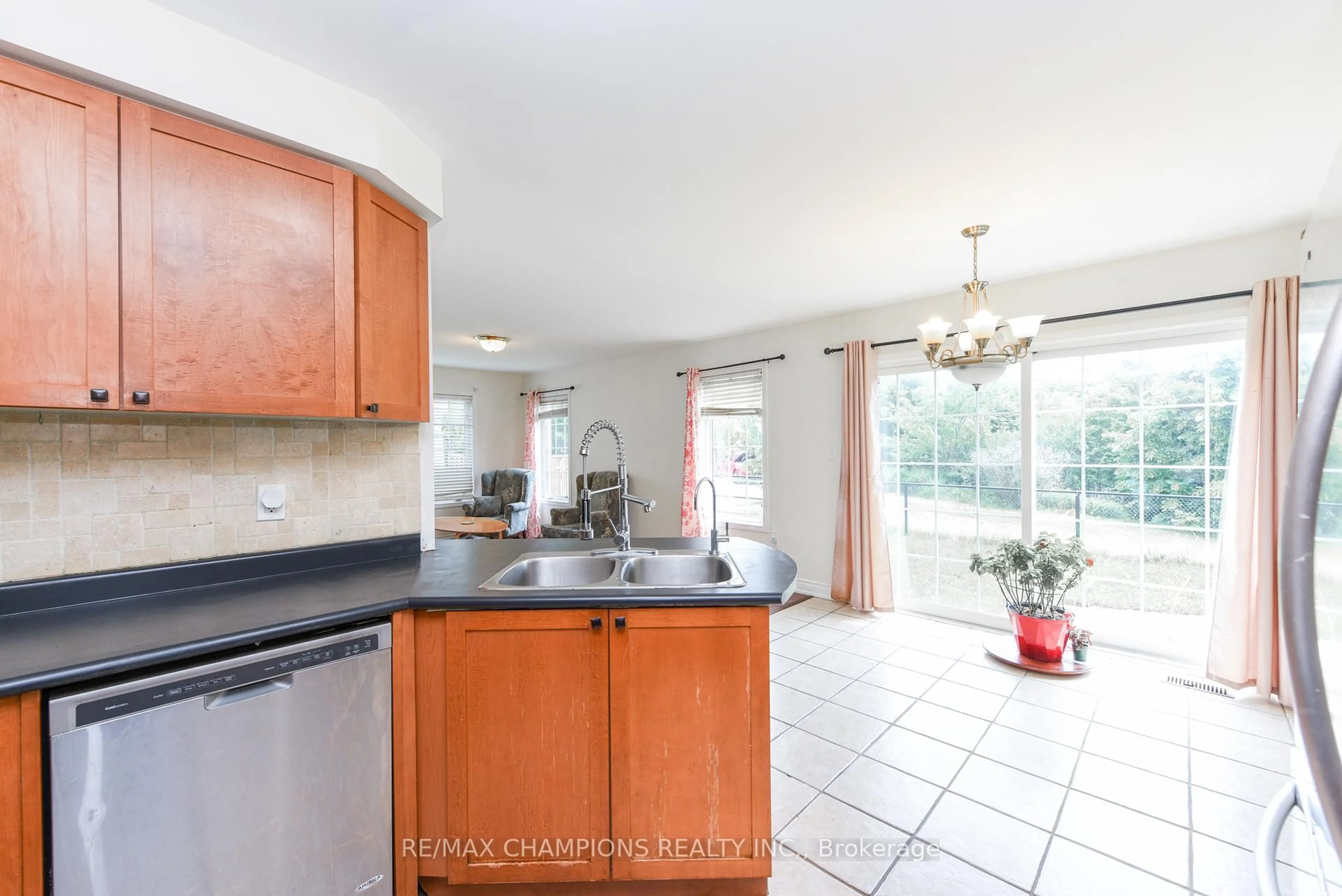 Standard kitchen, ceramic/tile floor for 14 Yvonne Dr, Brampton Ontario L7A 3N5