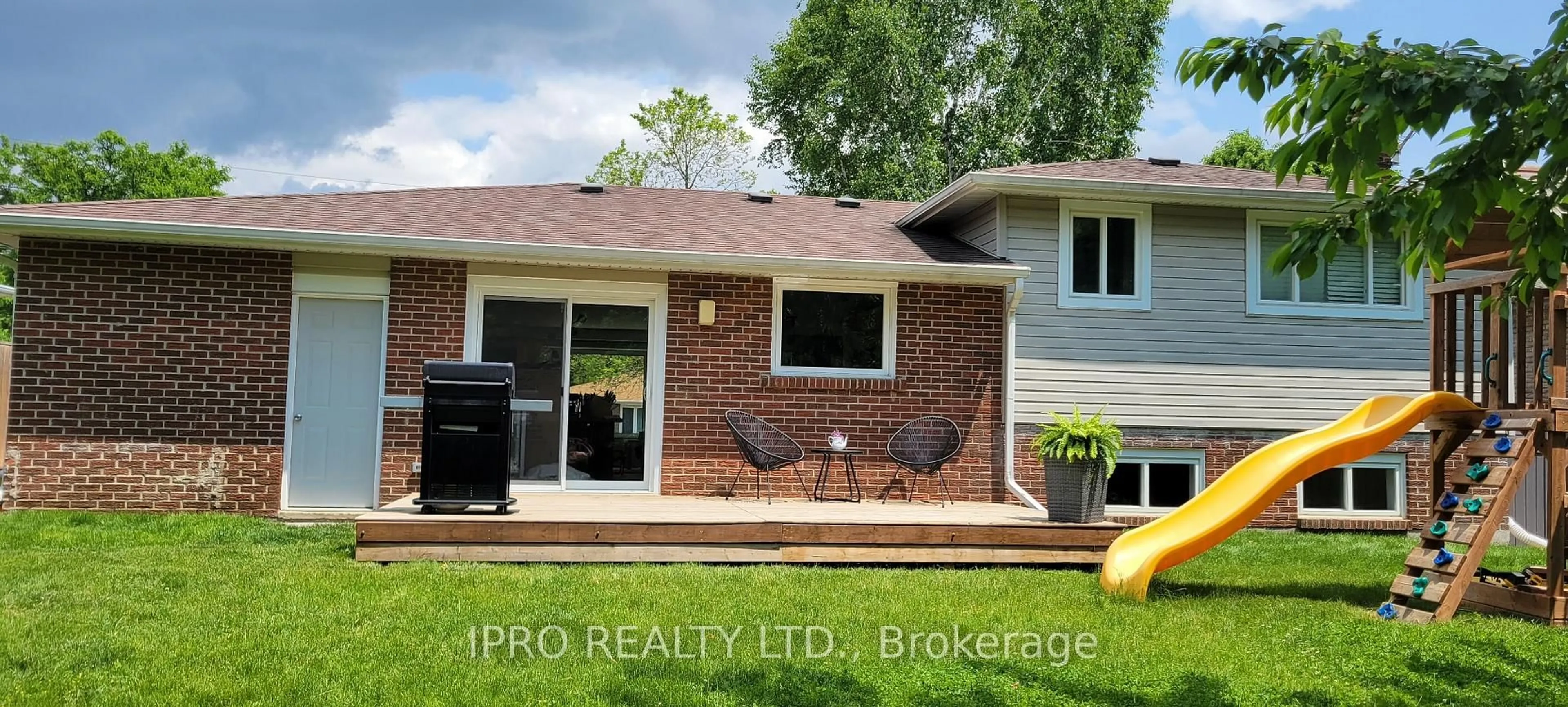 Home with brick exterior material, street for 44 Metcalfe Crt, Halton Hills Ontario L7G 4N9