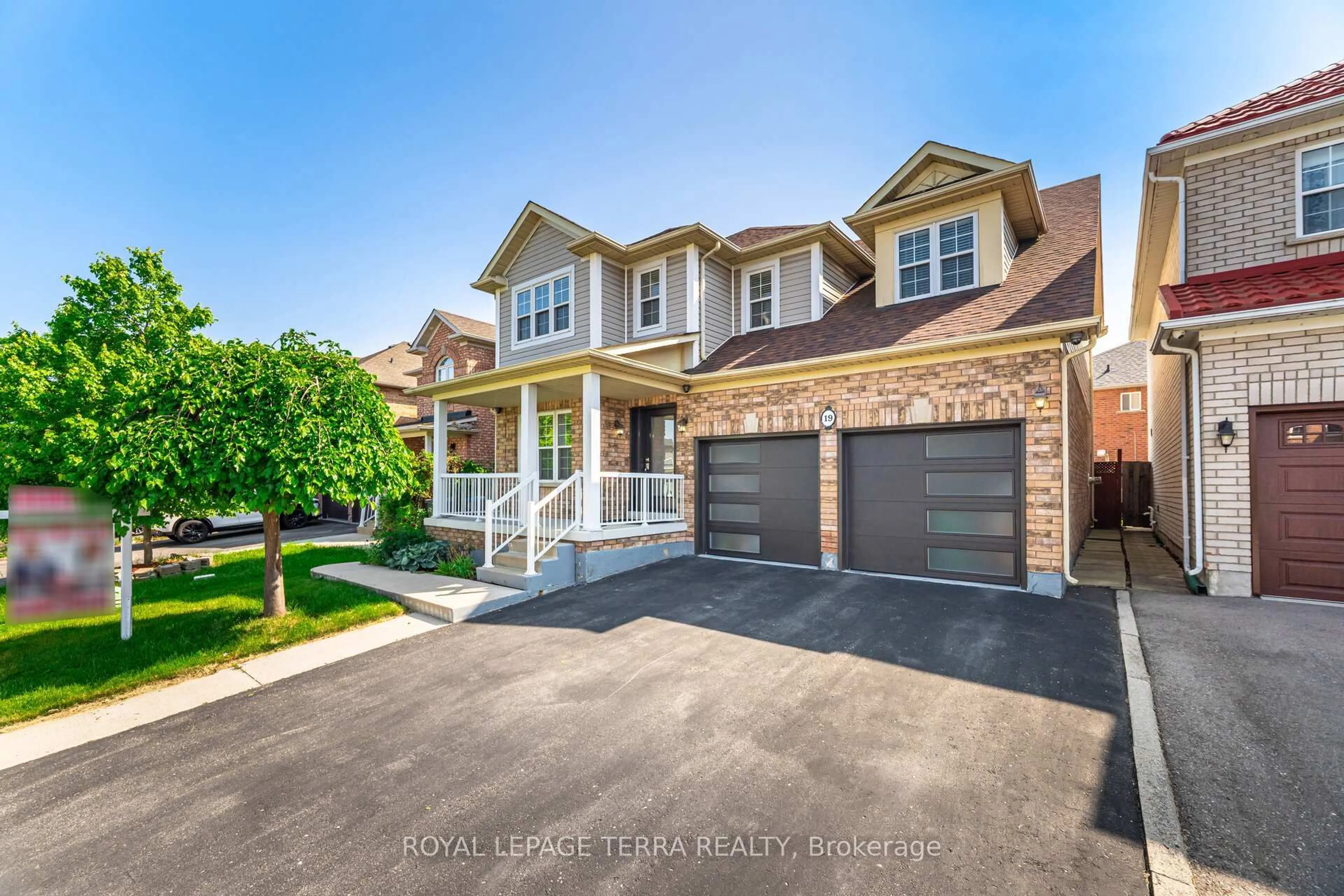 Home with brick exterior material, street for 19 VALLEYPARK Cres, Brampton Ontario L7A 1X7
