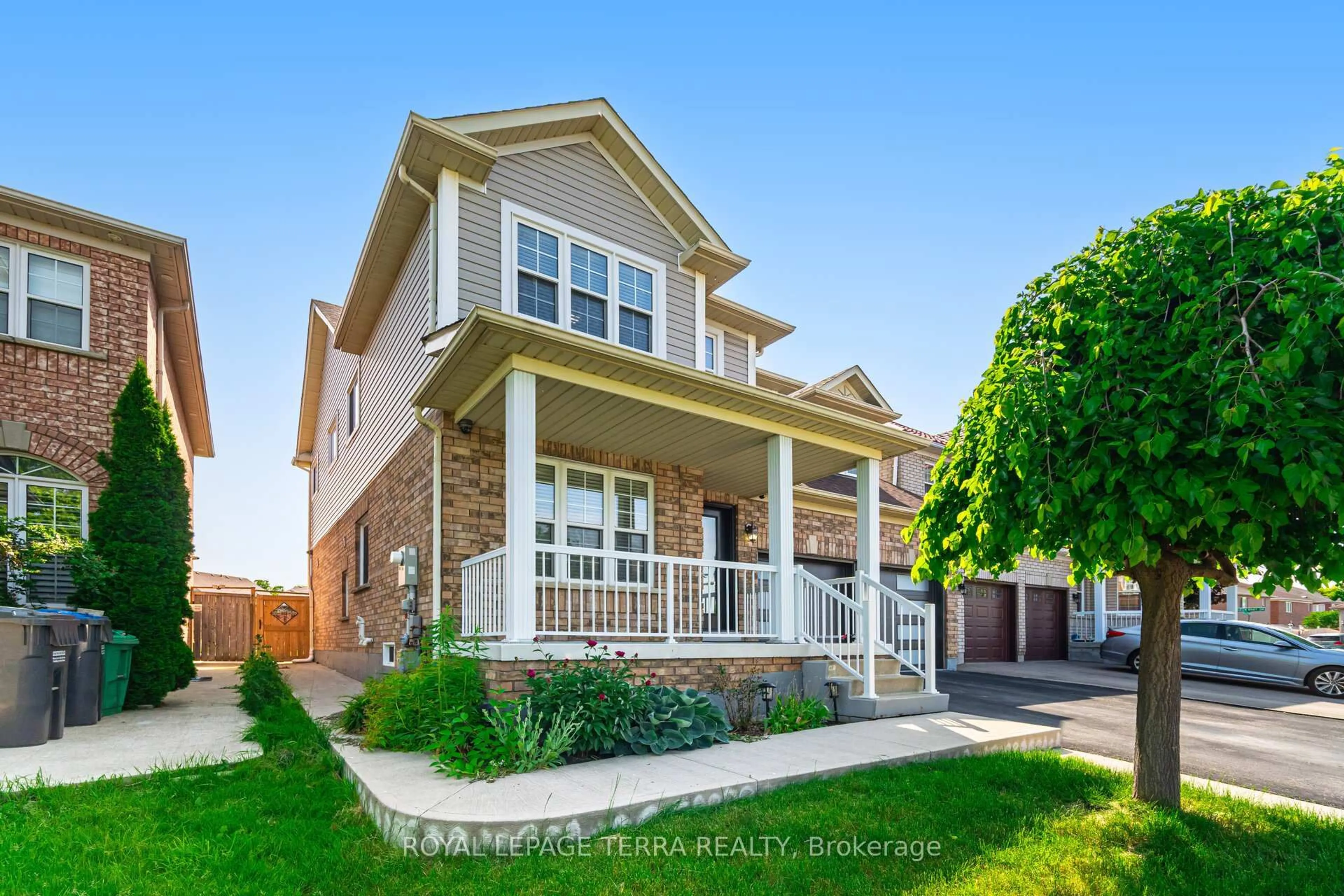 Home with brick exterior material, street for 19 VALLEYPARK Cres, Brampton Ontario L7A 1X7