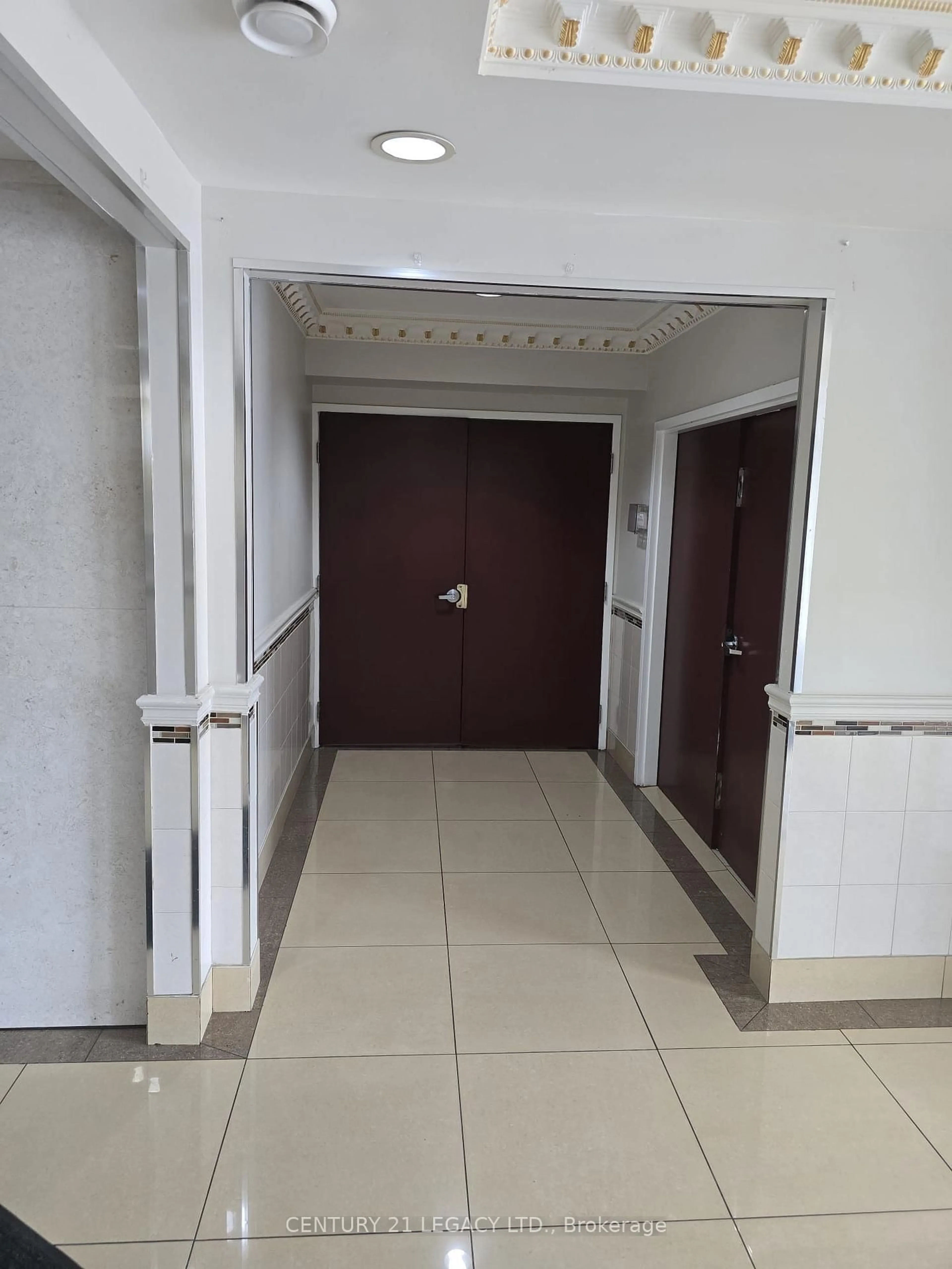 Indoor foyer for 7405 Goreway Dr #306, Mississauga Ontario L4T 0A3