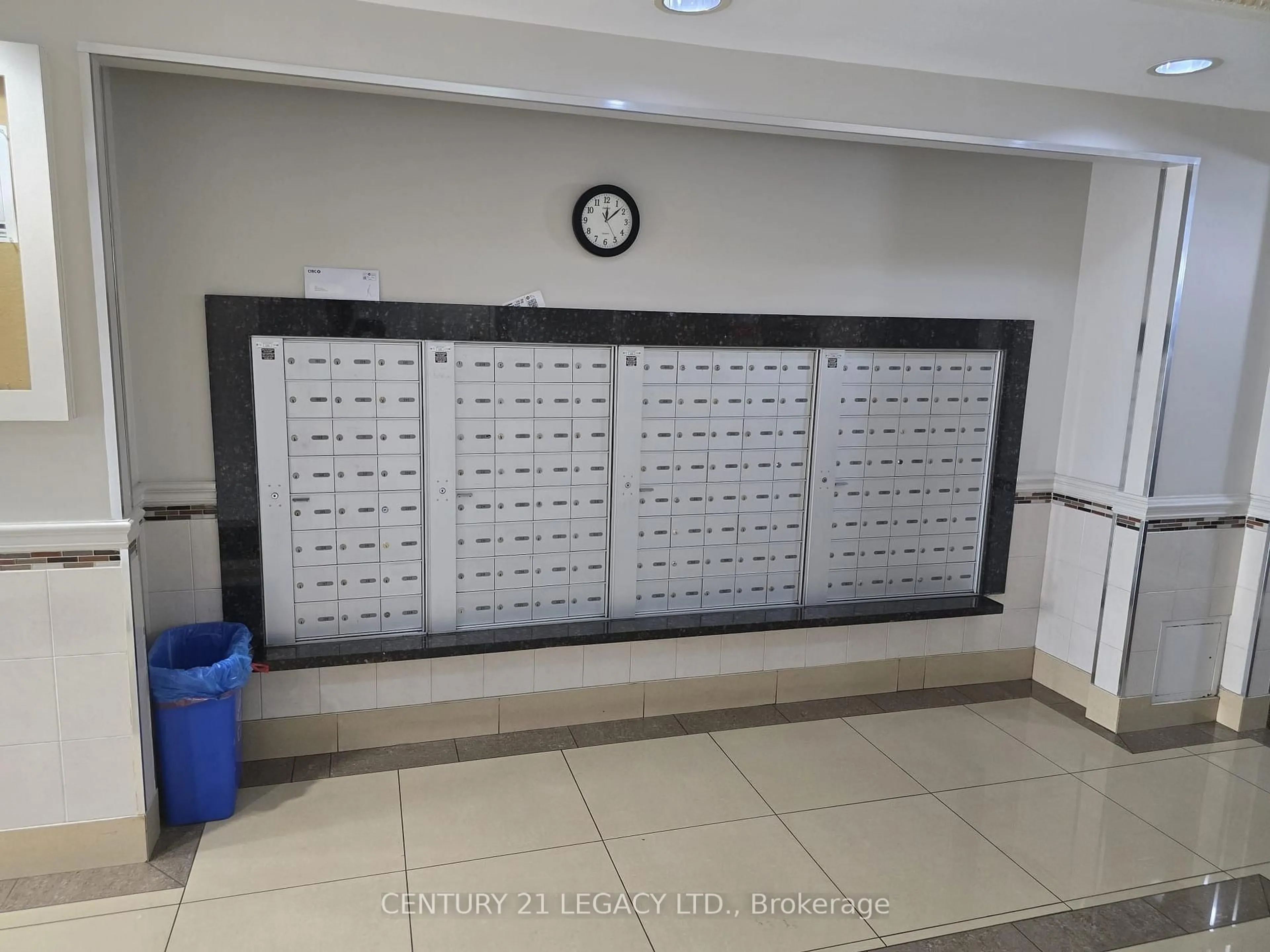 Indoor foyer for 7405 Goreway Dr #306, Mississauga Ontario L4T 0A3
