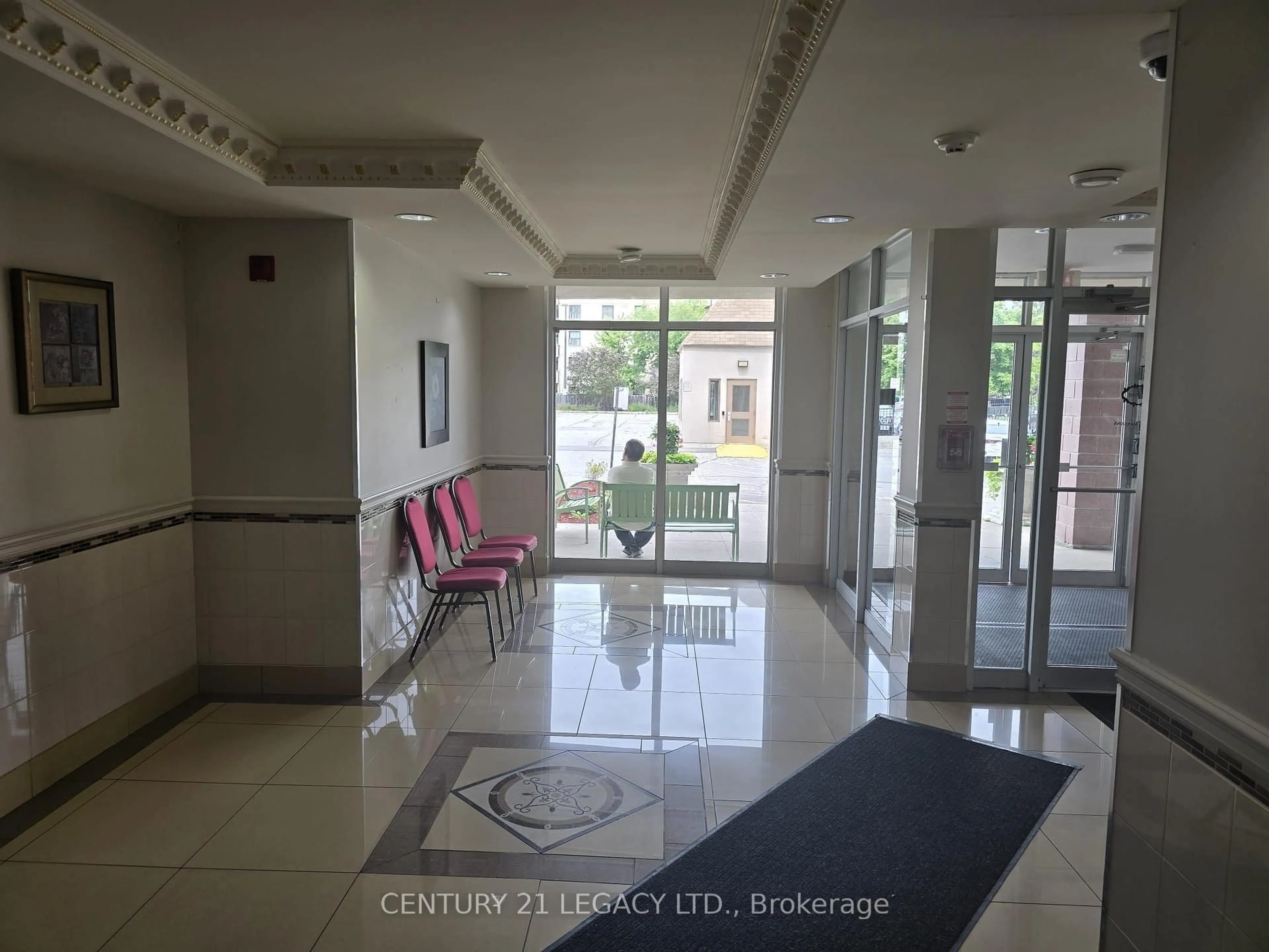Indoor foyer for 7405 Goreway Dr #306, Mississauga Ontario L4T 0A3