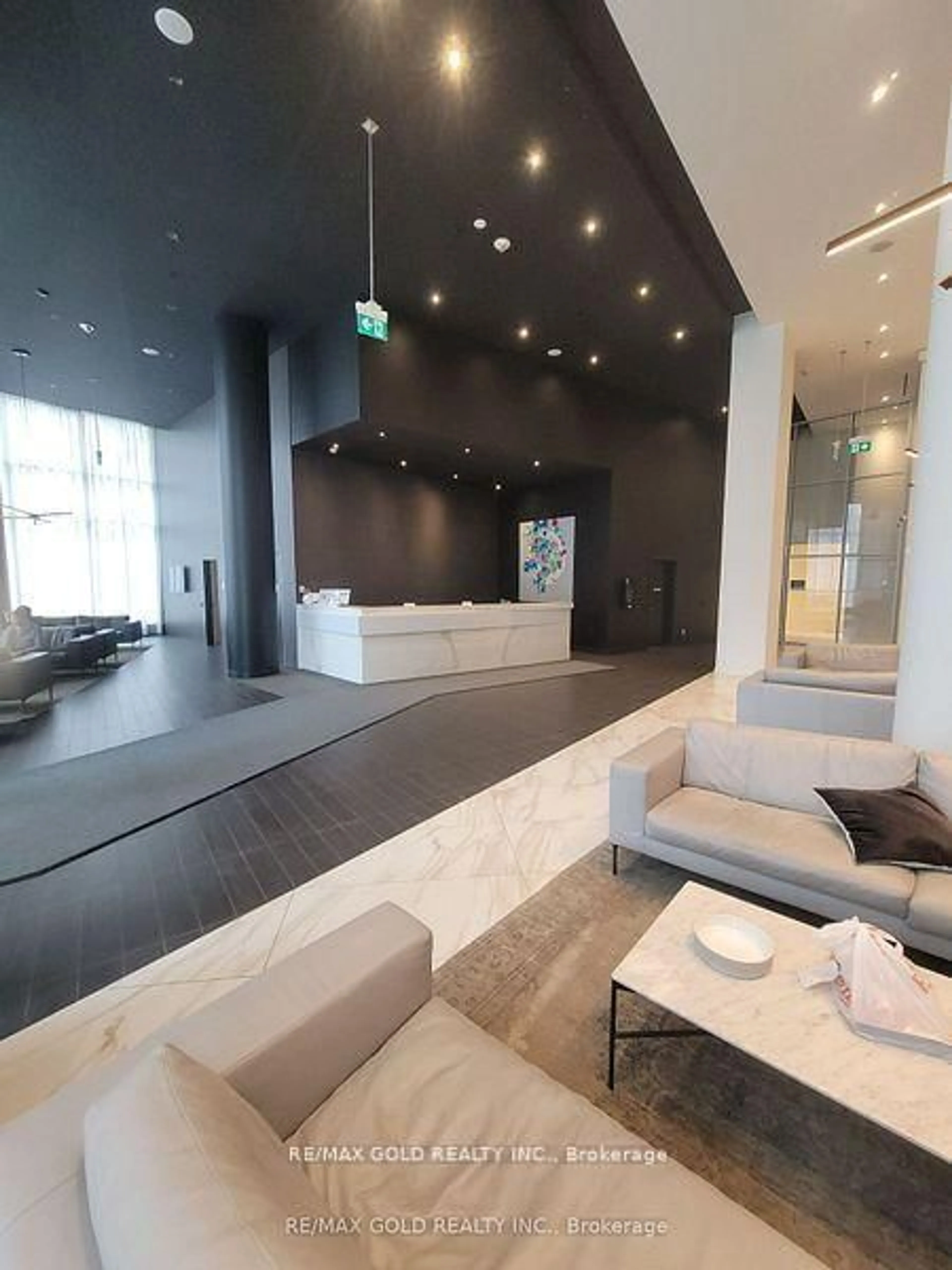 Lobby for 3900 Confederation Pkwy #1804, Mississauga Ontario L5B 0M3