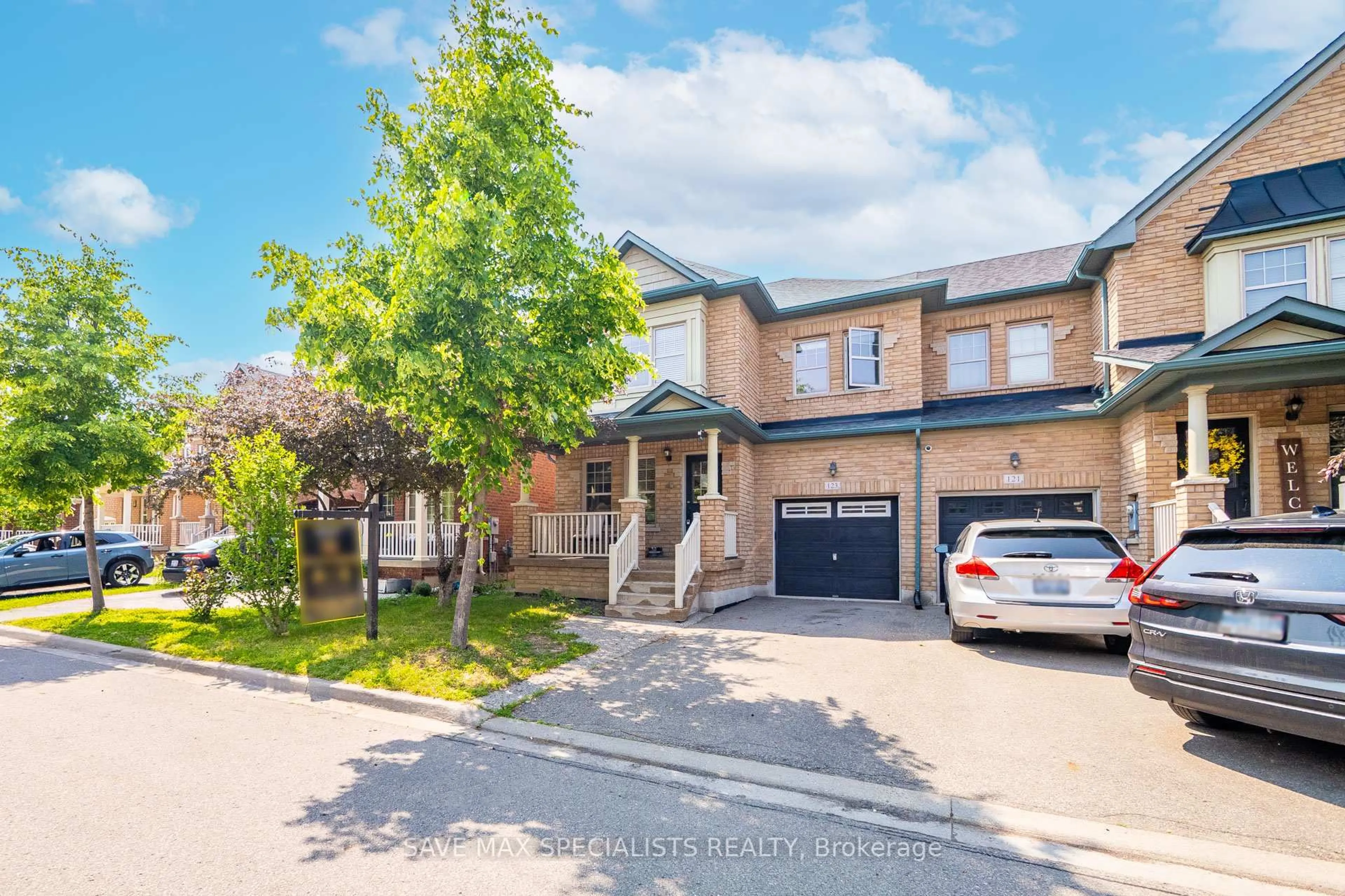 A pic from outside/outdoor area/front of a property/back of a property/a pic from drone, street for 123 Weston Dr, Milton Ontario L9T 0V6