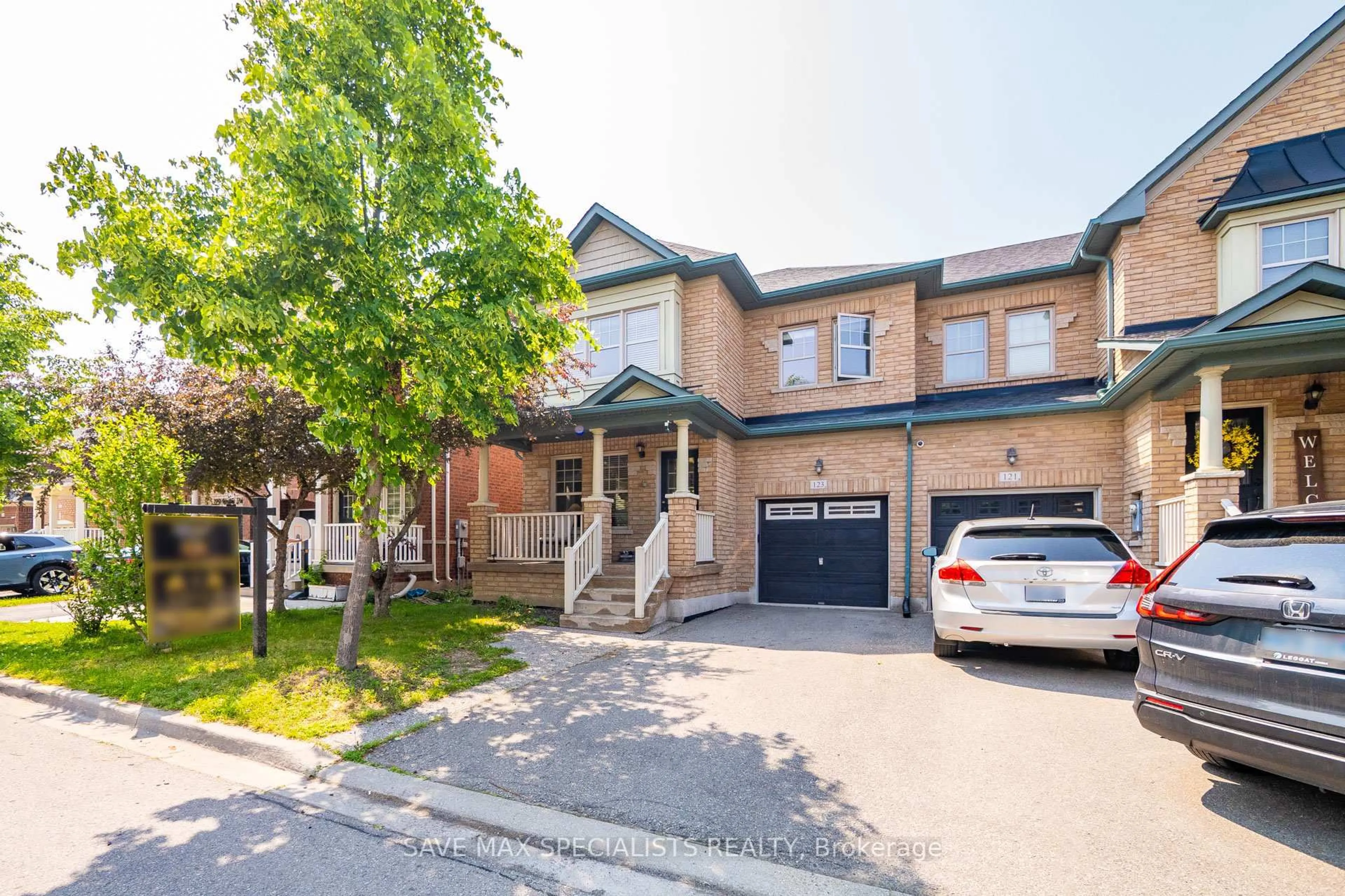 A pic from outside/outdoor area/front of a property/back of a property/a pic from drone, street for 123 Weston Dr, Milton Ontario L9T 0V6