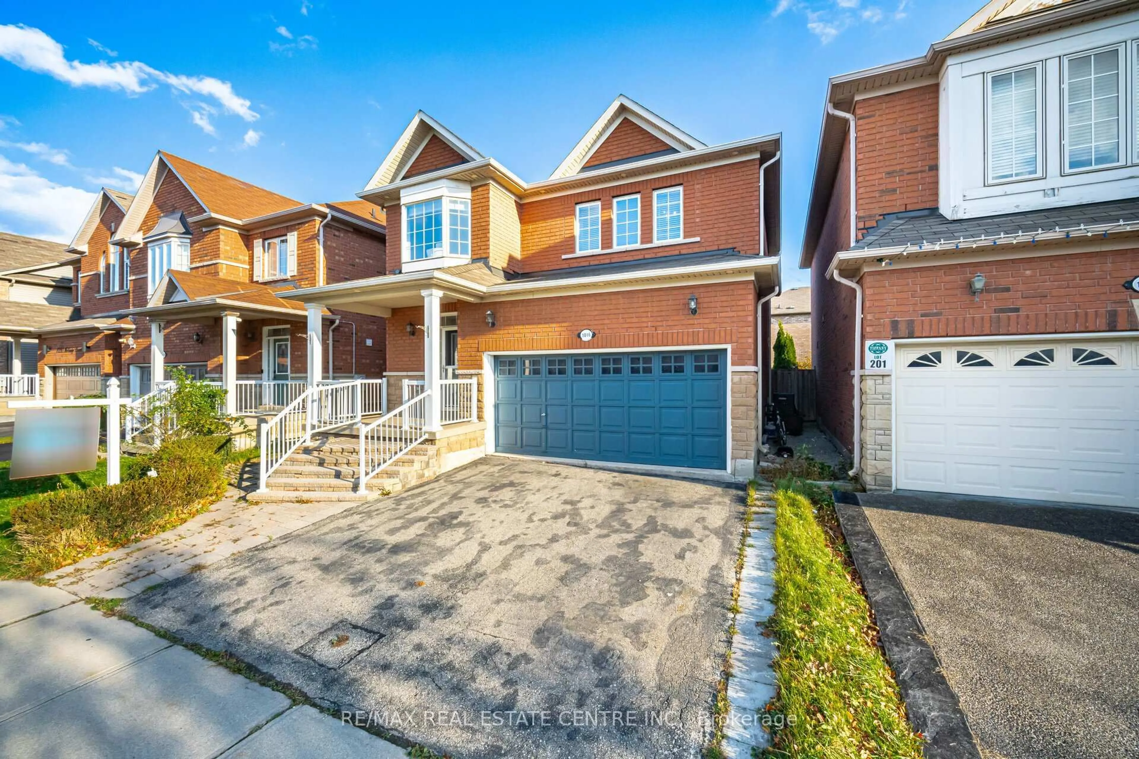 Home with brick exterior material, street for 1016 Mccuaig Dr, Milton Ontario L9T 6S3