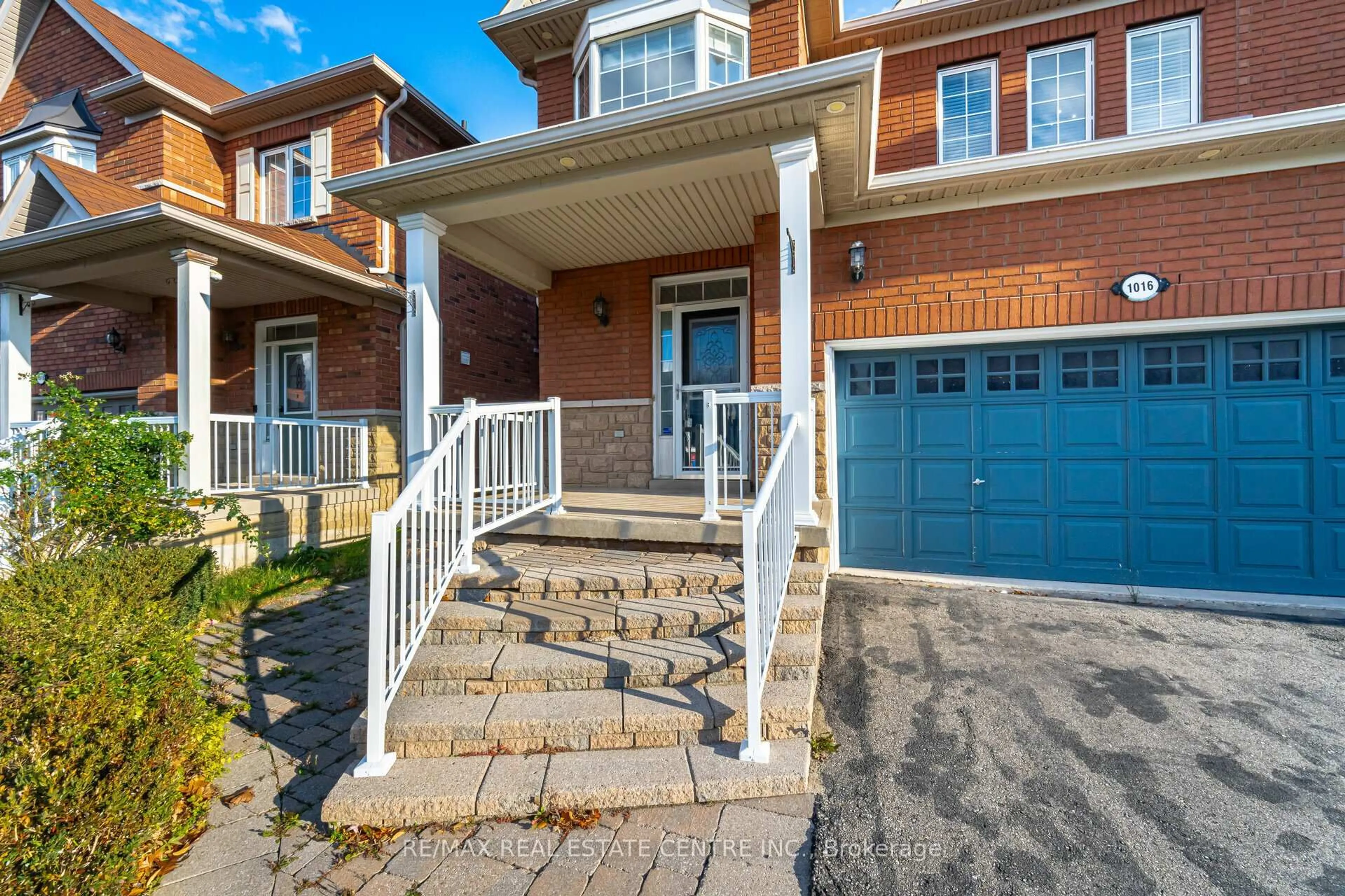 Home with brick exterior material, street for 1016 Mccuaig Dr, Milton Ontario L9T 6S3