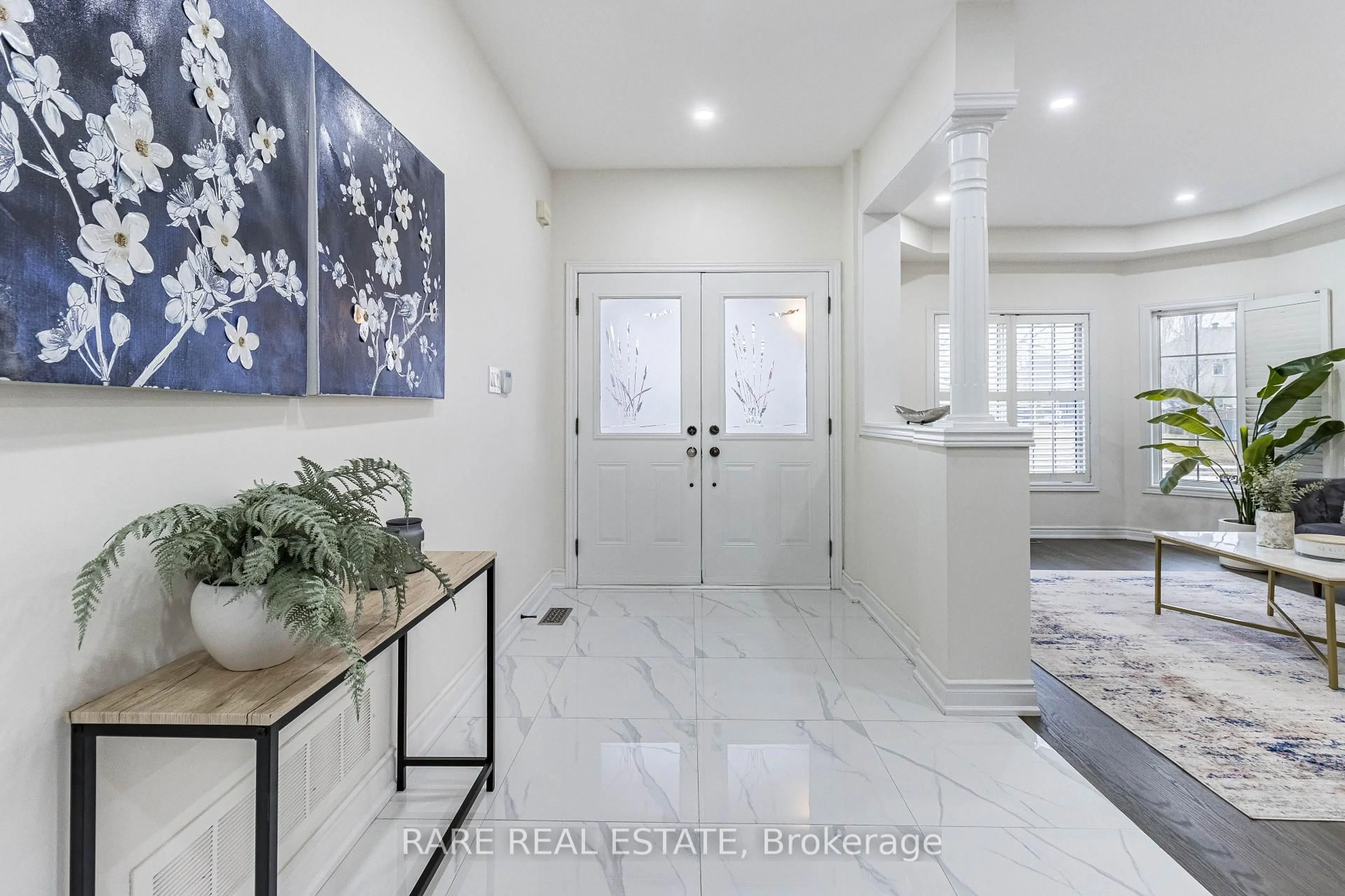 Indoor entryway for 27 Summershade St, Brampton Ontario L6P 2C2