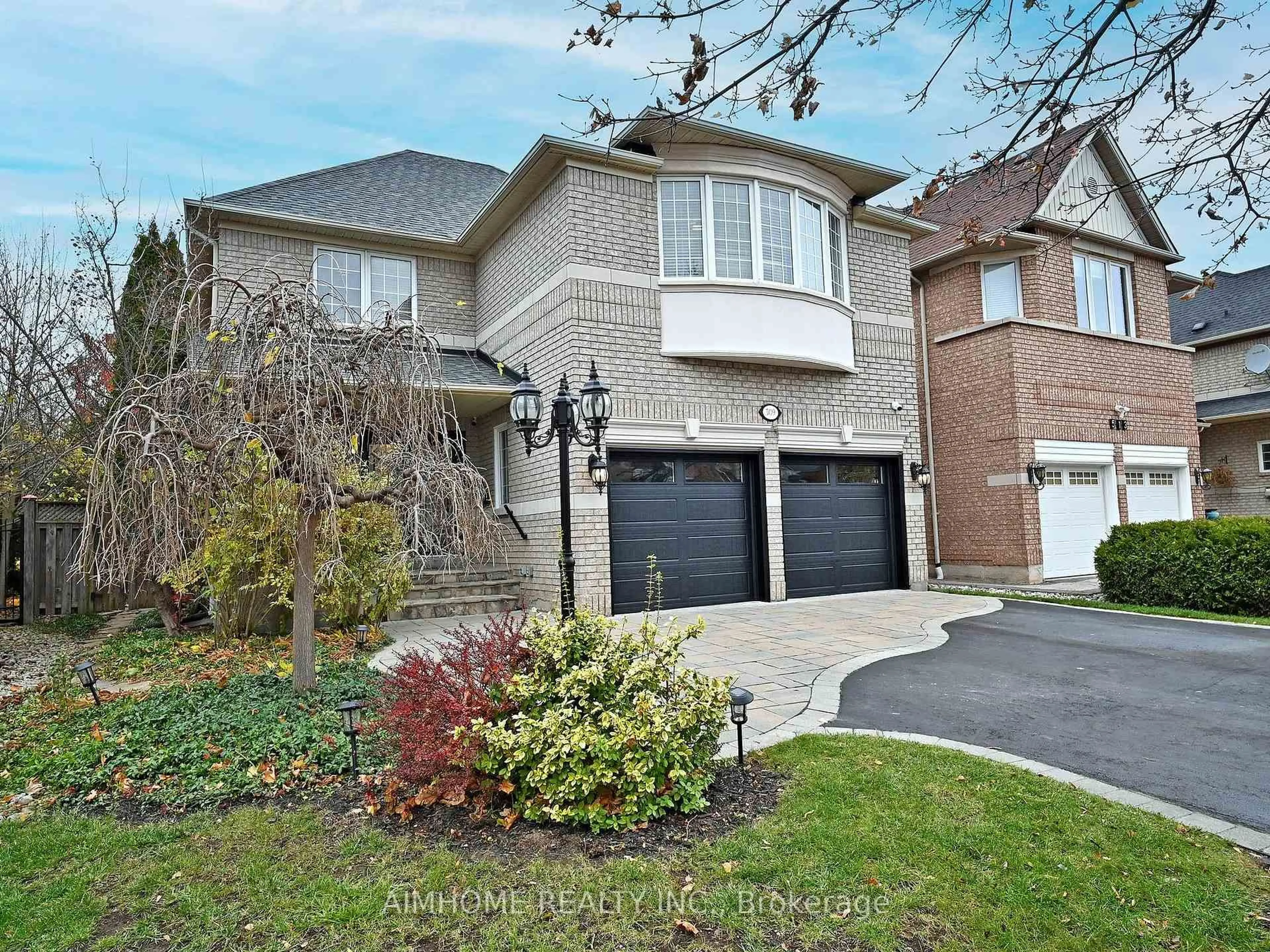 Home with brick exterior material, street for 509 Ravineview Way, Oakville Ontario L6H 6S9
