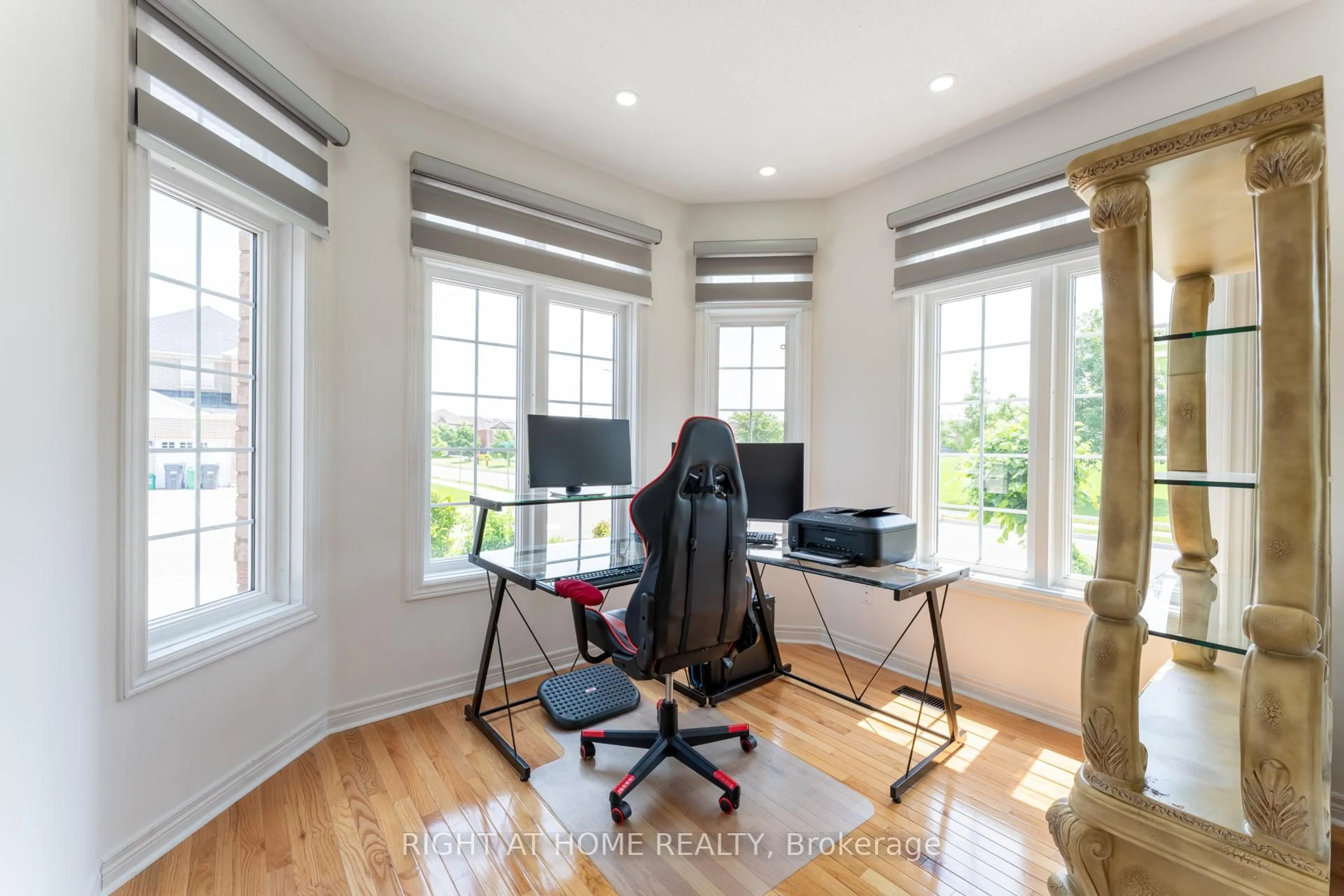A pic of a room for 15 Tournament Dr, Brampton Ontario L7A 3J9