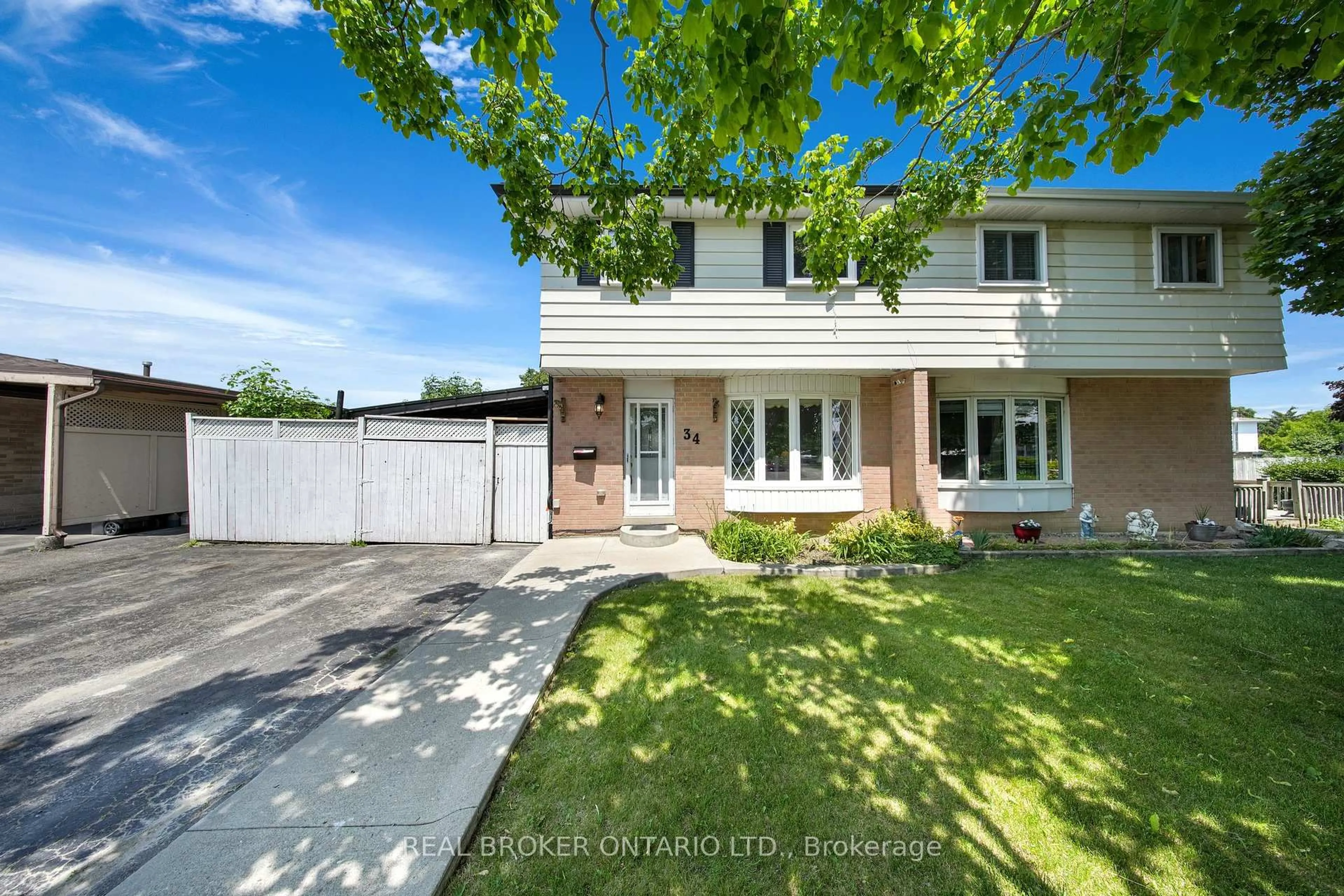 A pic from outside/outdoor area/front of a property/back of a property/a pic from drone, street for 34 Greenbriar Rd, Brampton Ontario L6S 1Z9