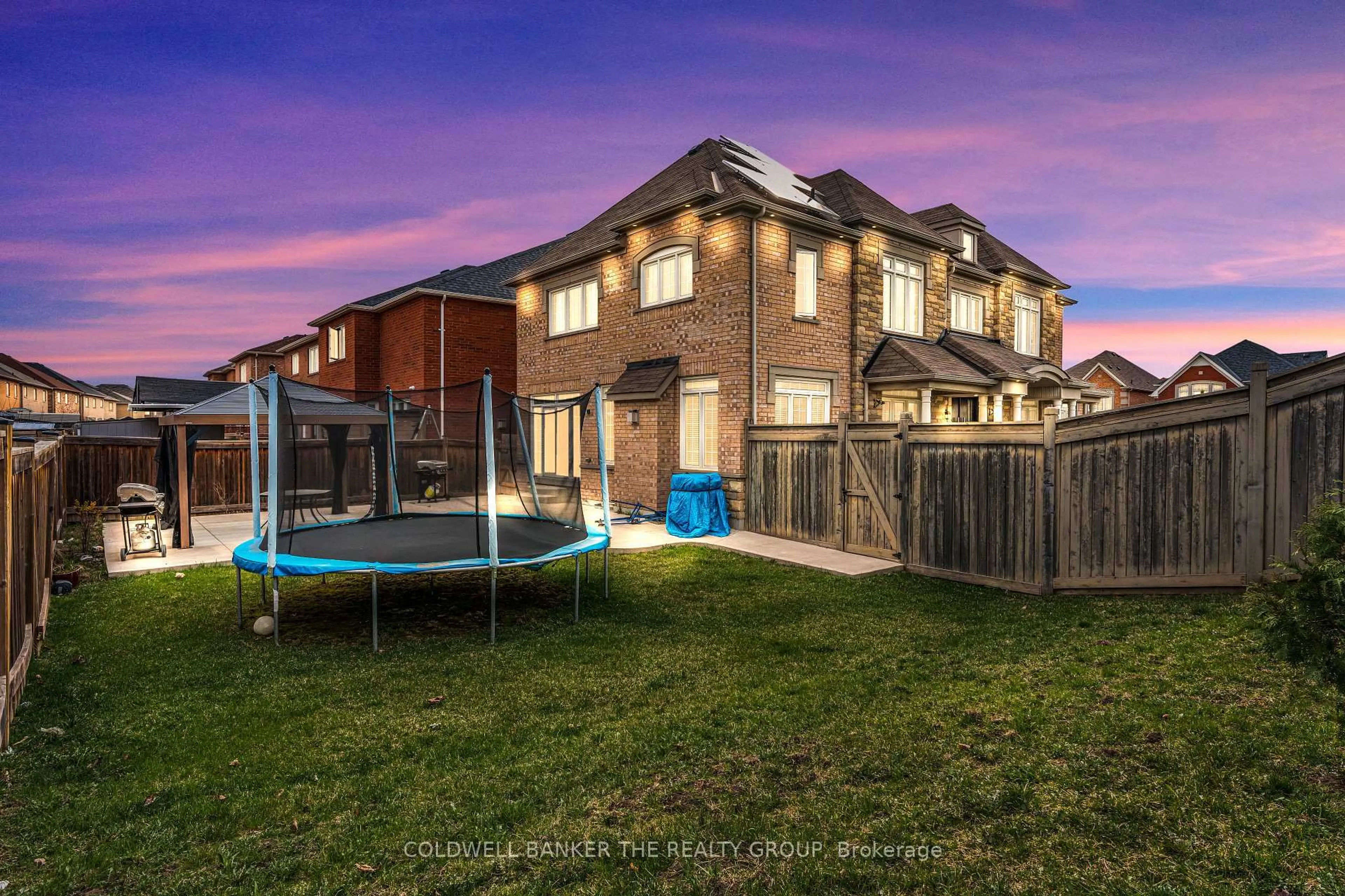 A pic from outside/outdoor area/front of a property/back of a property/a pic from drone, unknown for 192 Castle oaks Cross, Brampton Ontario L6P 3X2